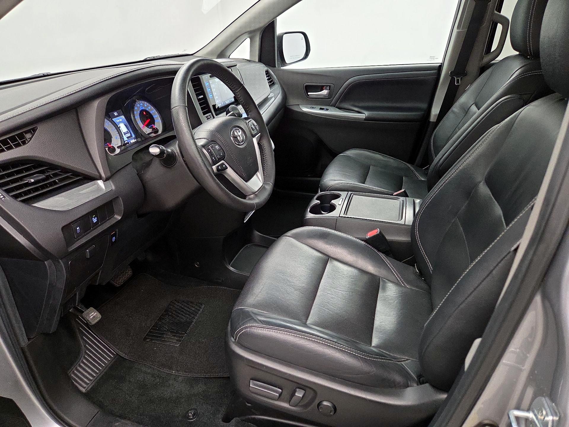 Thumbnail: 2017 Toyota Sienna - 11