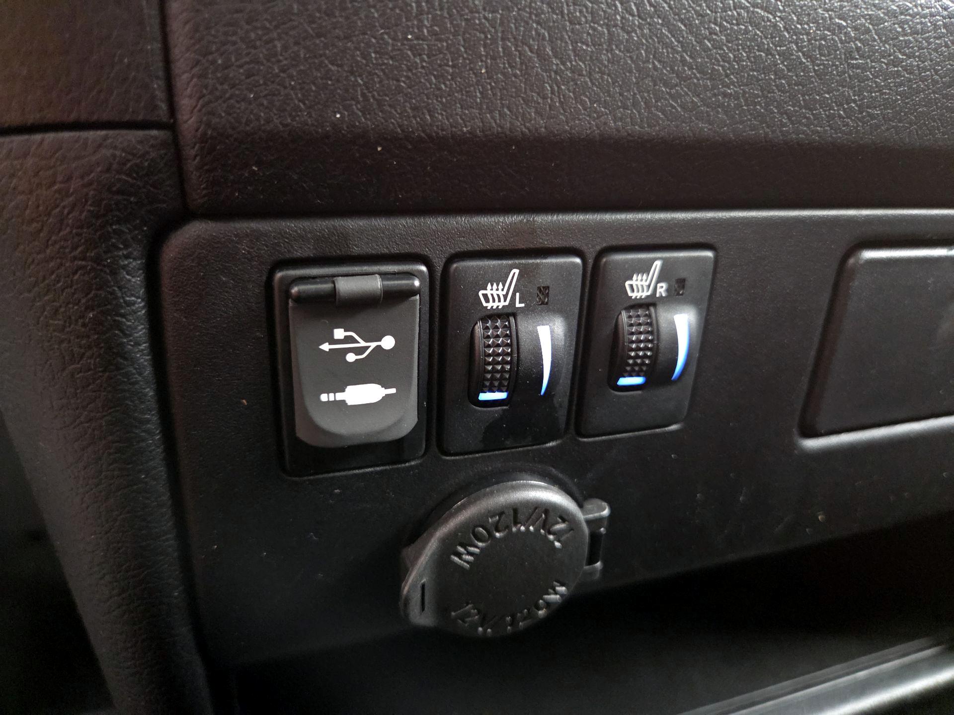 Thumbnail: 2017 Toyota Sienna - 18