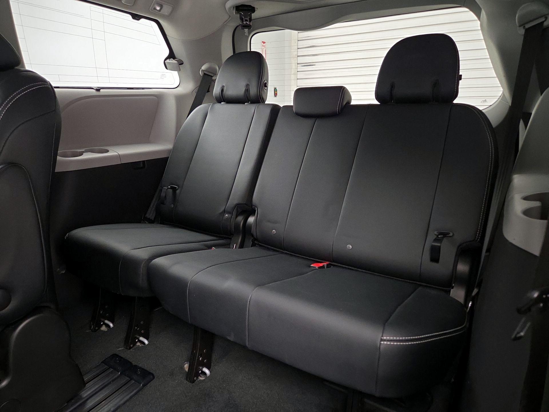 Thumbnail: 2017 Toyota Sienna - 20
