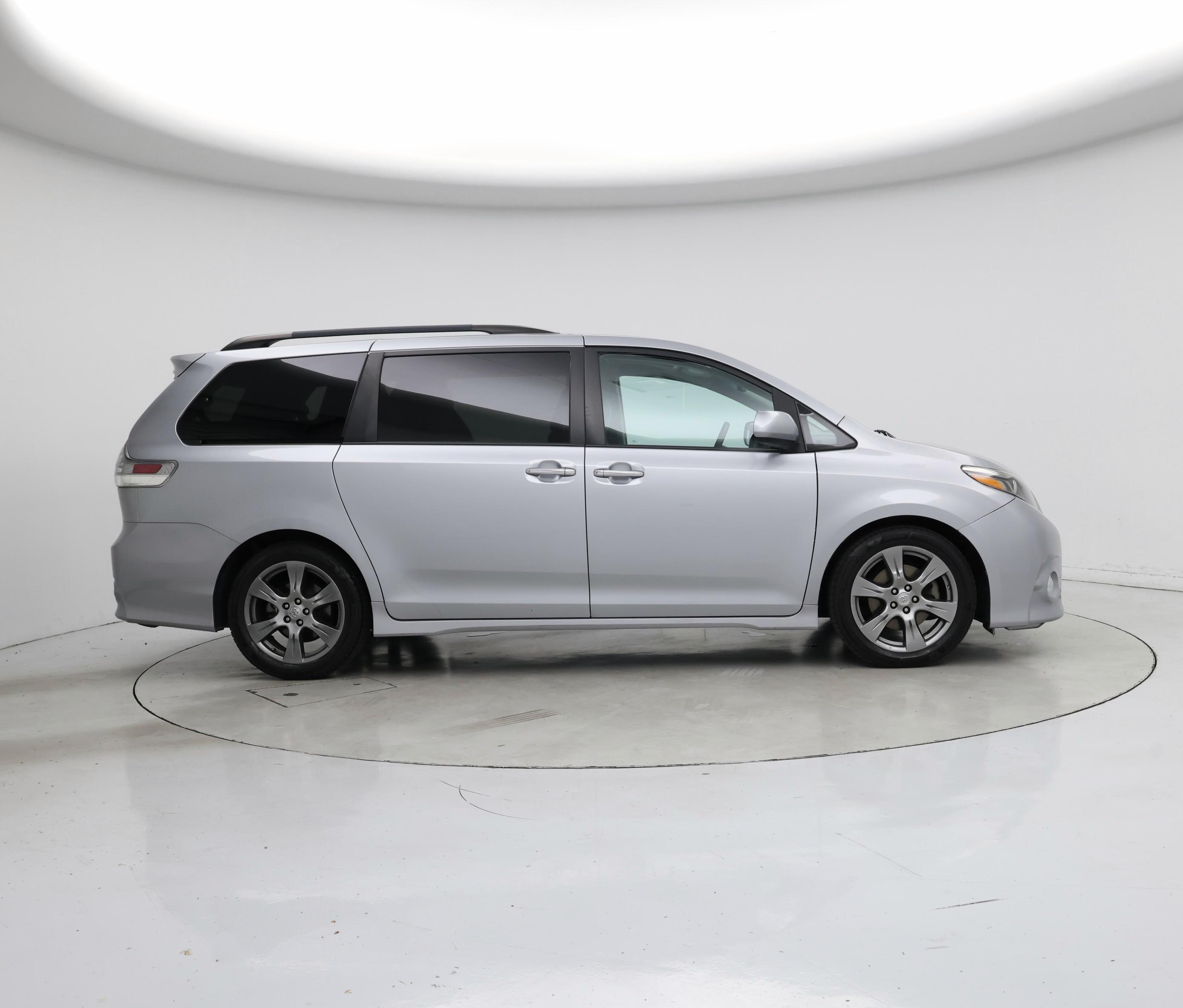 Thumbnail: 2017 Toyota Sienna - 7