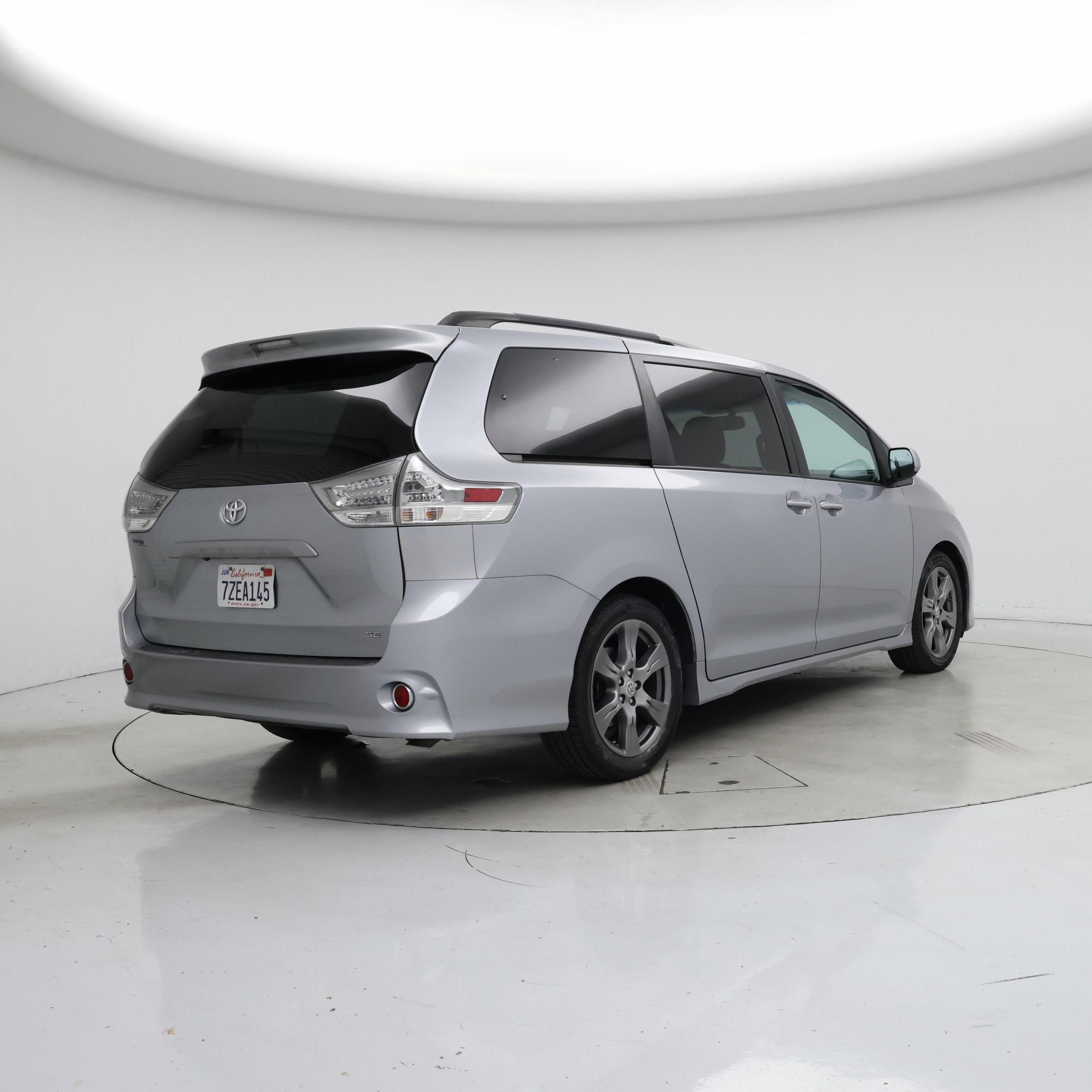 Thumbnail: 2017 Toyota Sienna - 8
