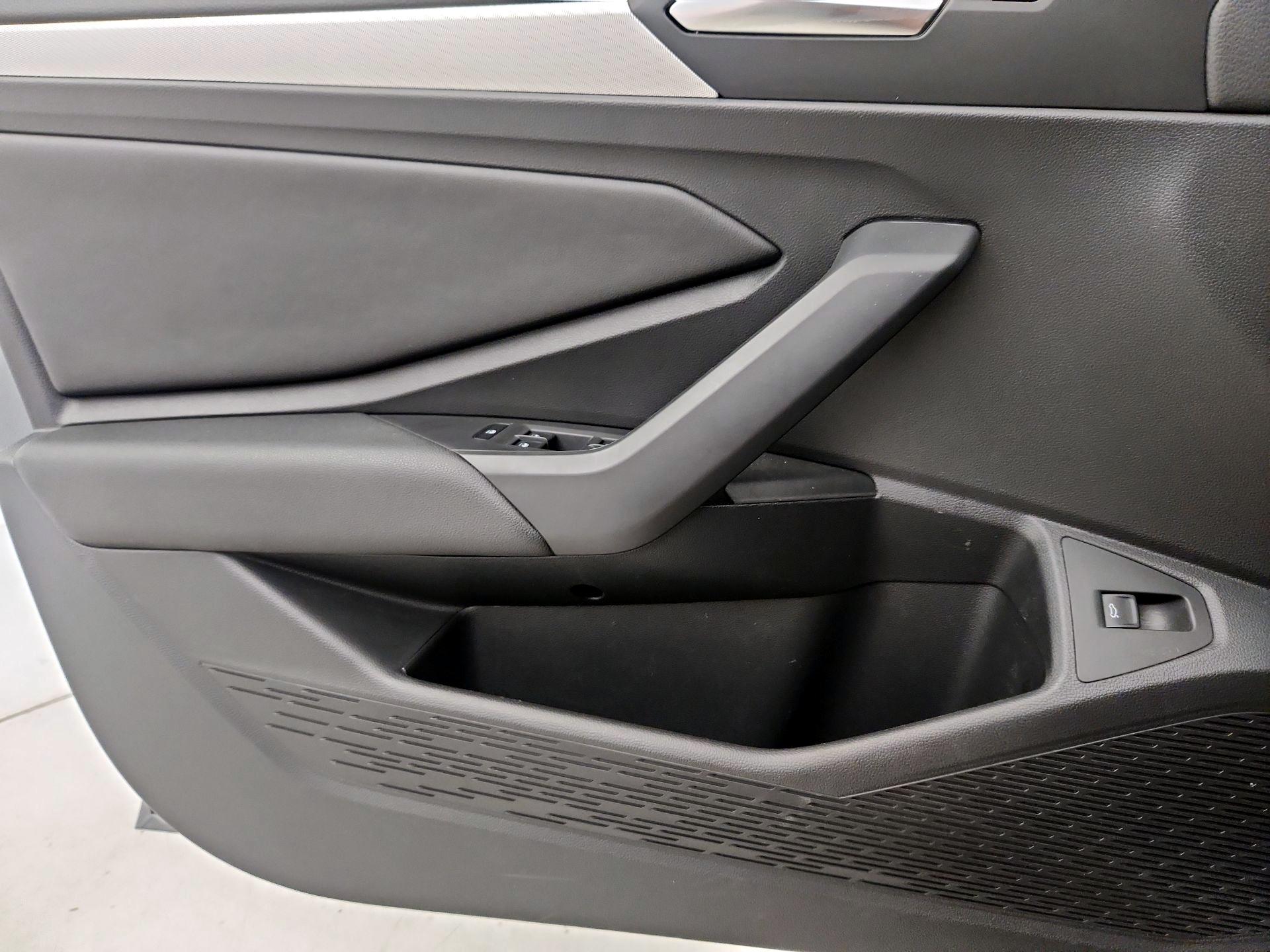 Thumbnail: 2019 Volkswagen Jetta - 12