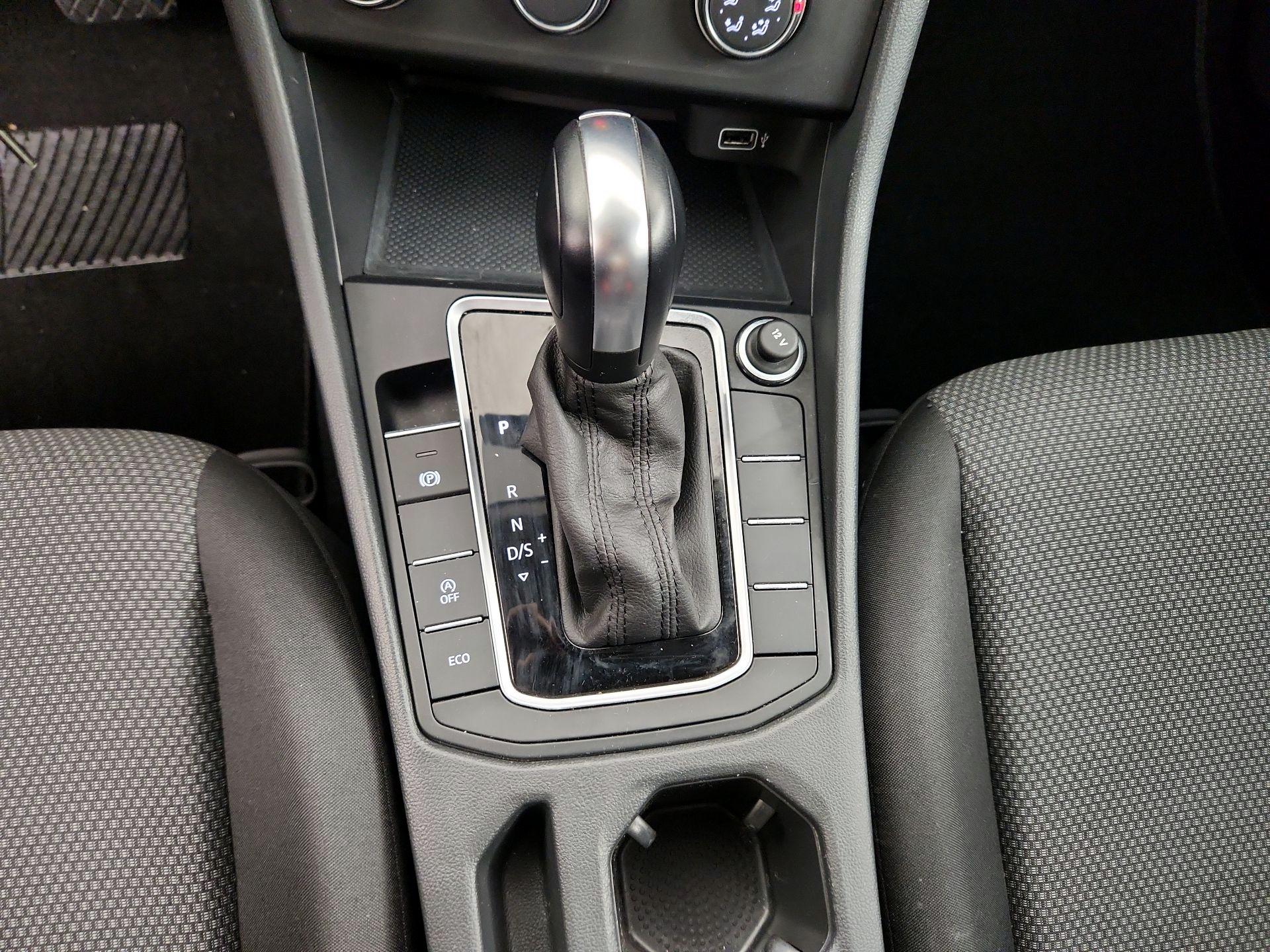 Thumbnail: 2019 Volkswagen Jetta - 17