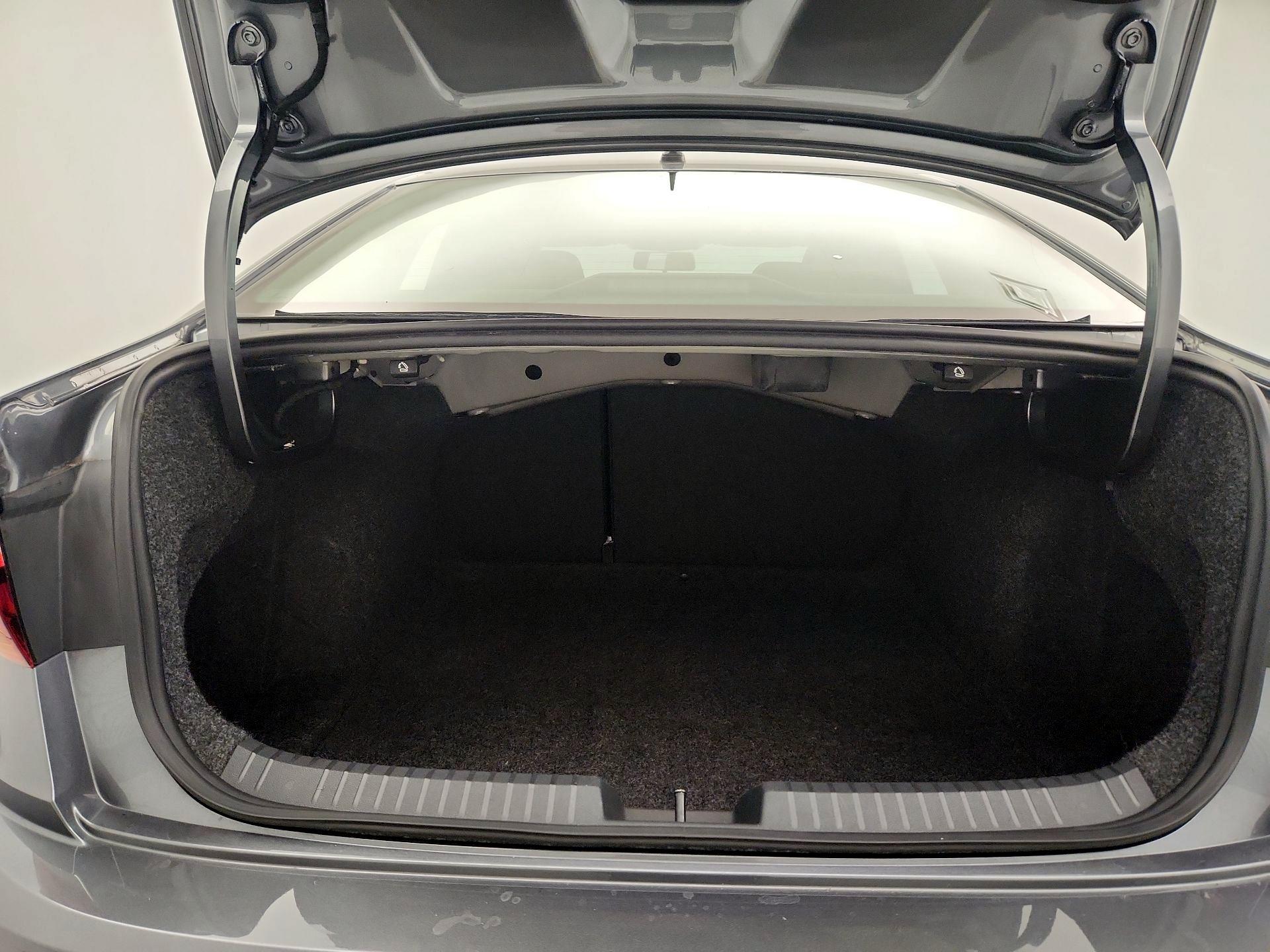 Thumbnail: 2019 Volkswagen Jetta - 20