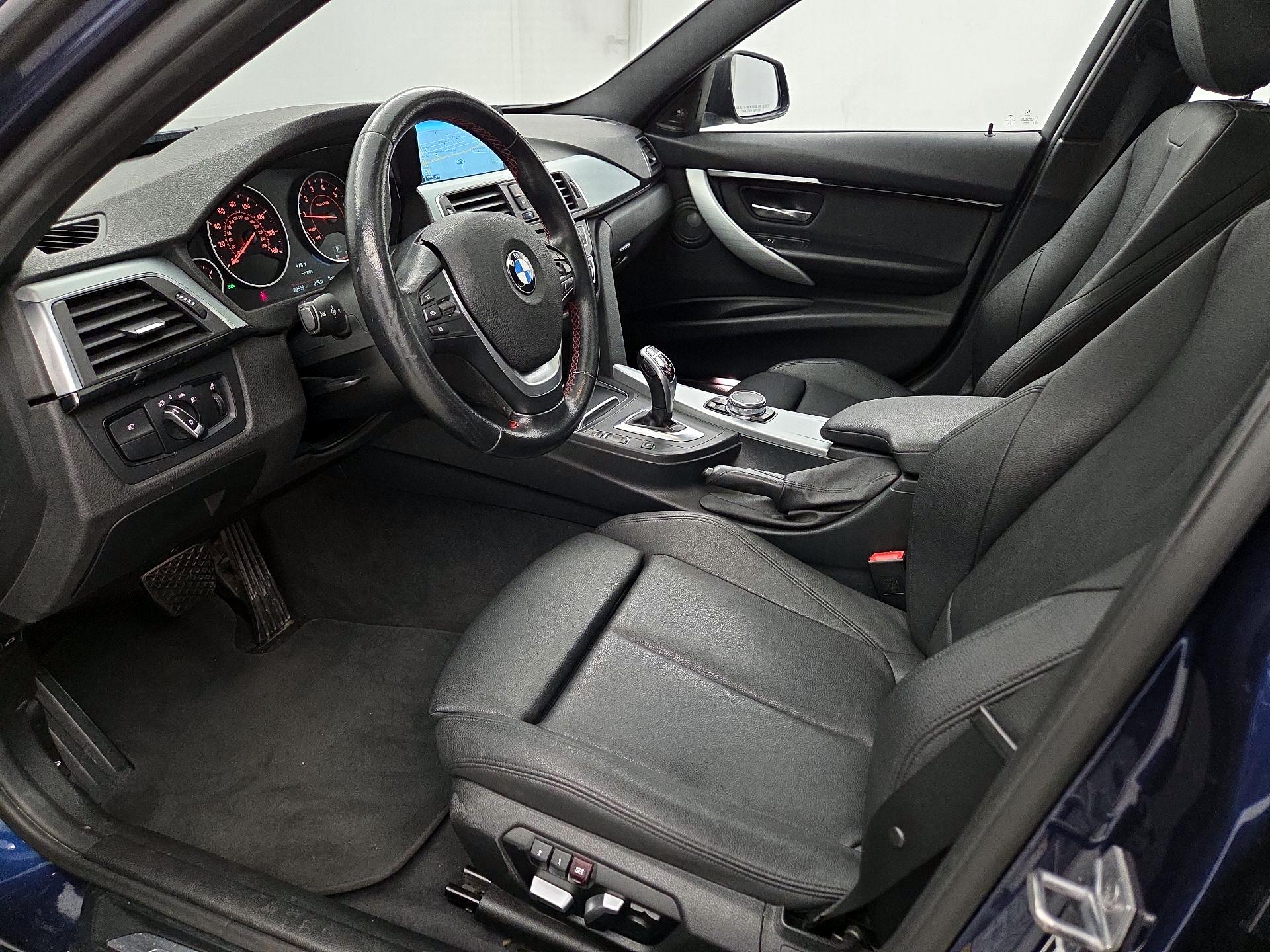 Thumbnail: 2016 BMW 3 Series - 11