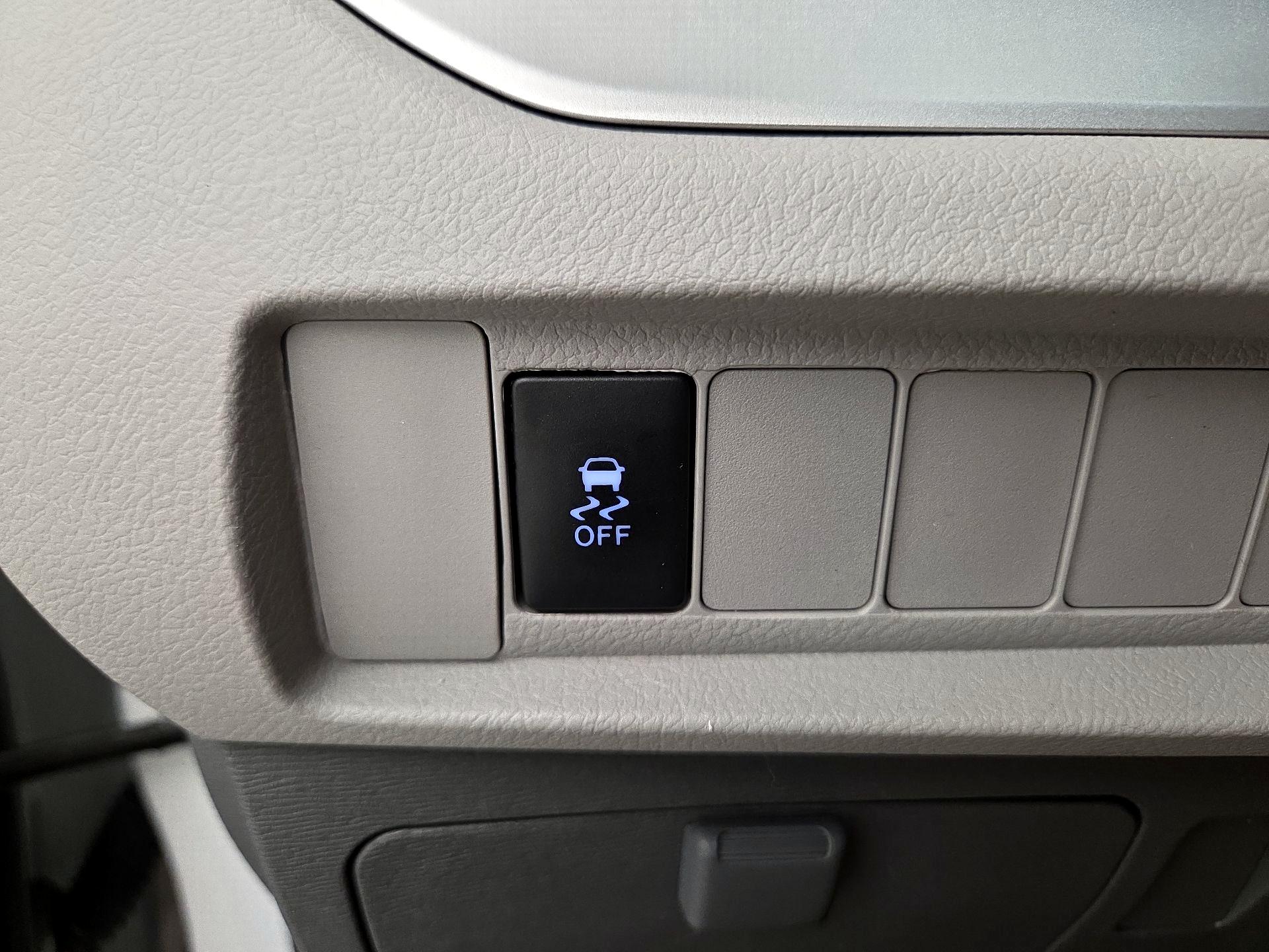 Thumbnail: 2016 Toyota Sienna - 13