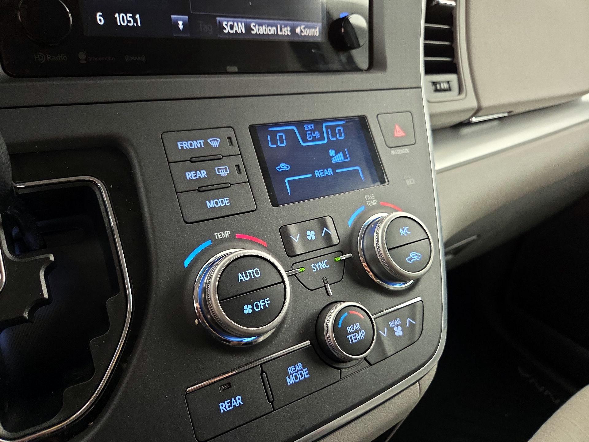Thumbnail: 2016 Toyota Sienna - 16