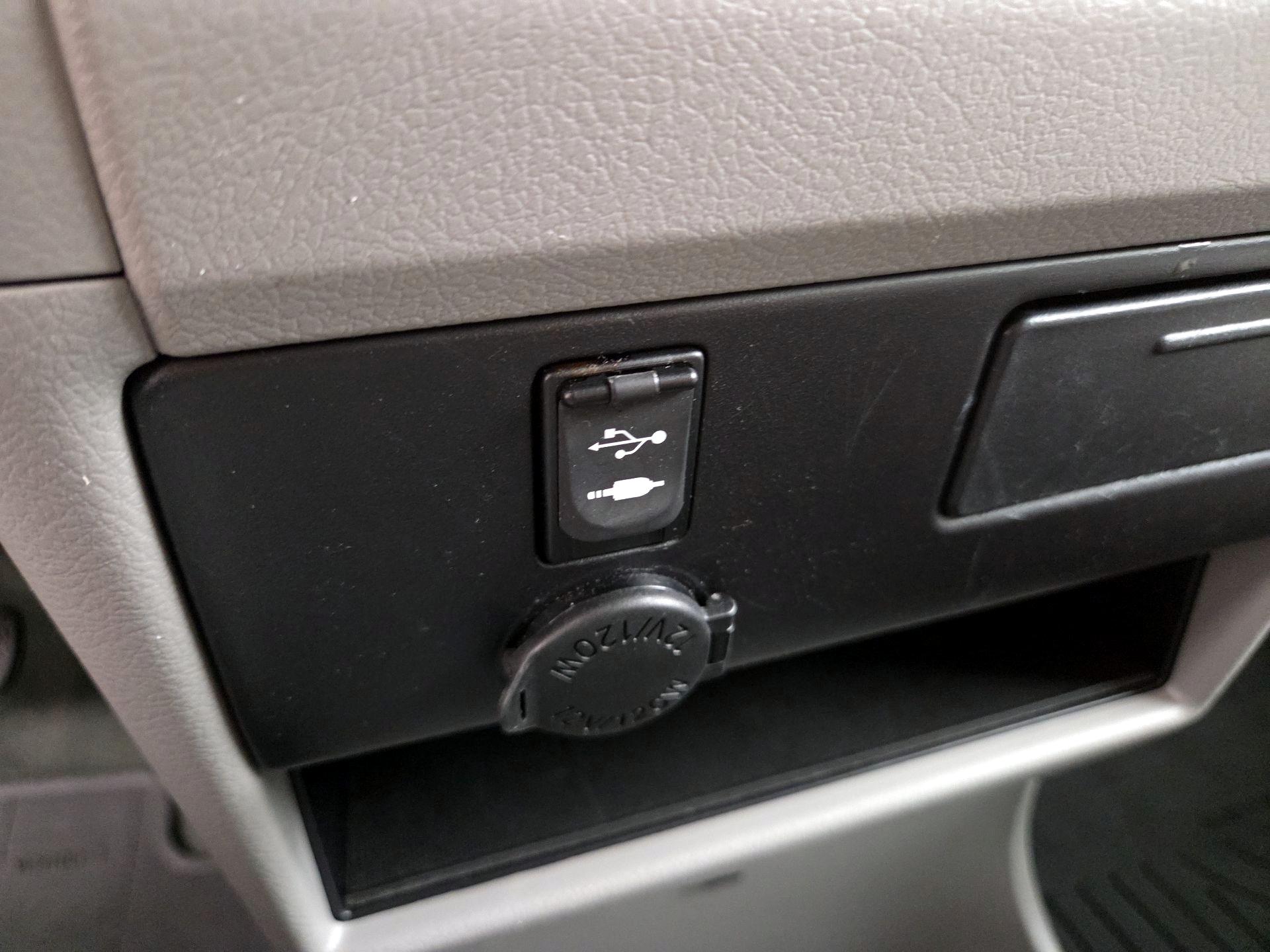 Thumbnail: 2016 Toyota Sienna - 18