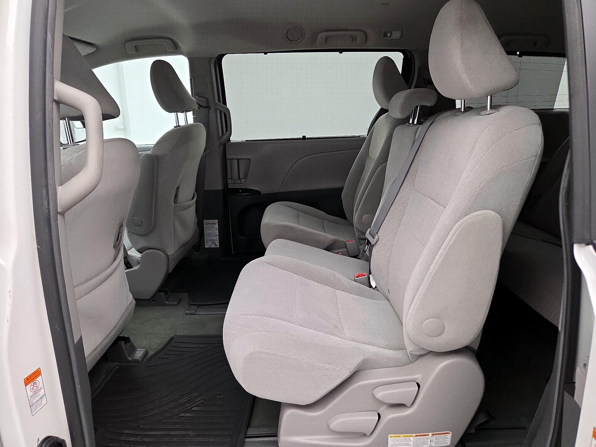 Thumbnail: 2016 Toyota Sienna - 19