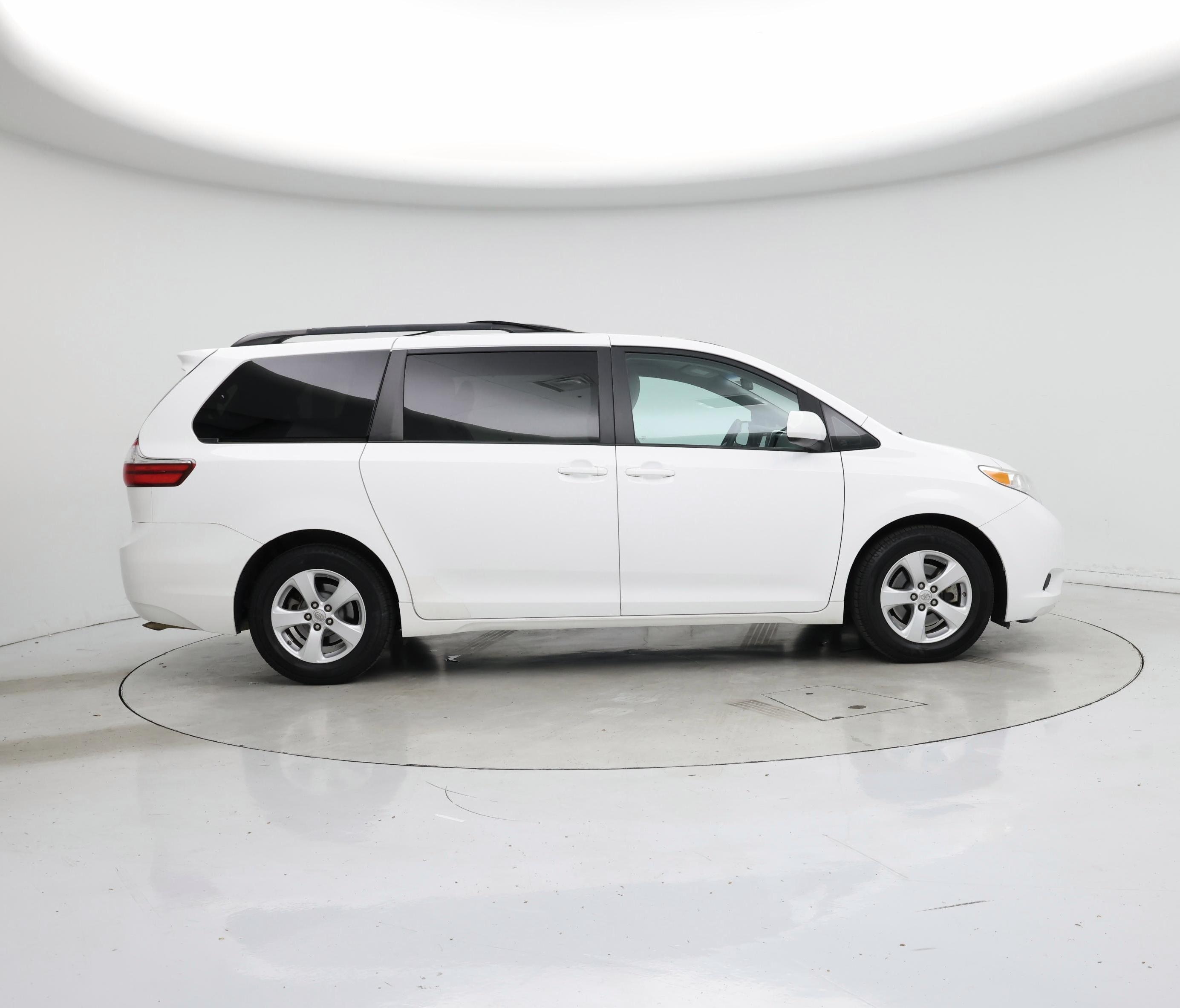 Thumbnail: 2016 Toyota Sienna - 7