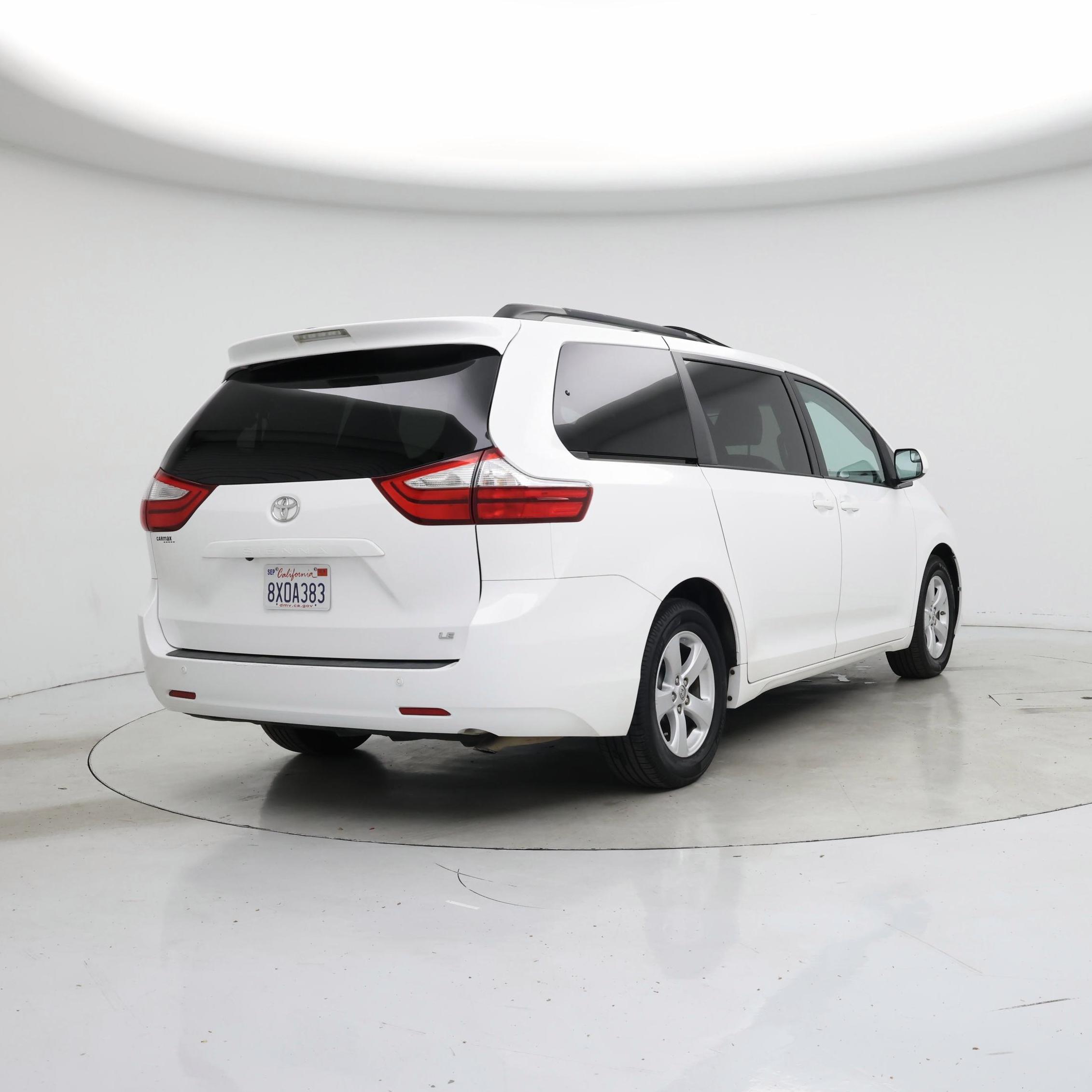 Thumbnail: 2016 Toyota Sienna - 8