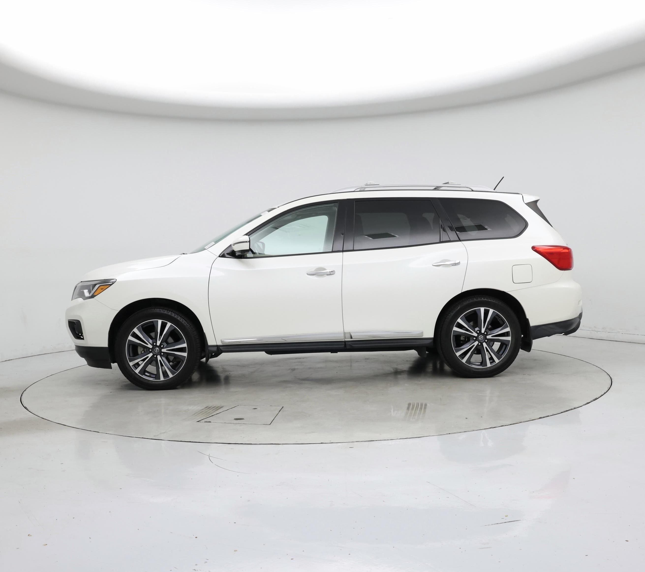 Thumbnail: 2018 Nissan Pathfinder - 3