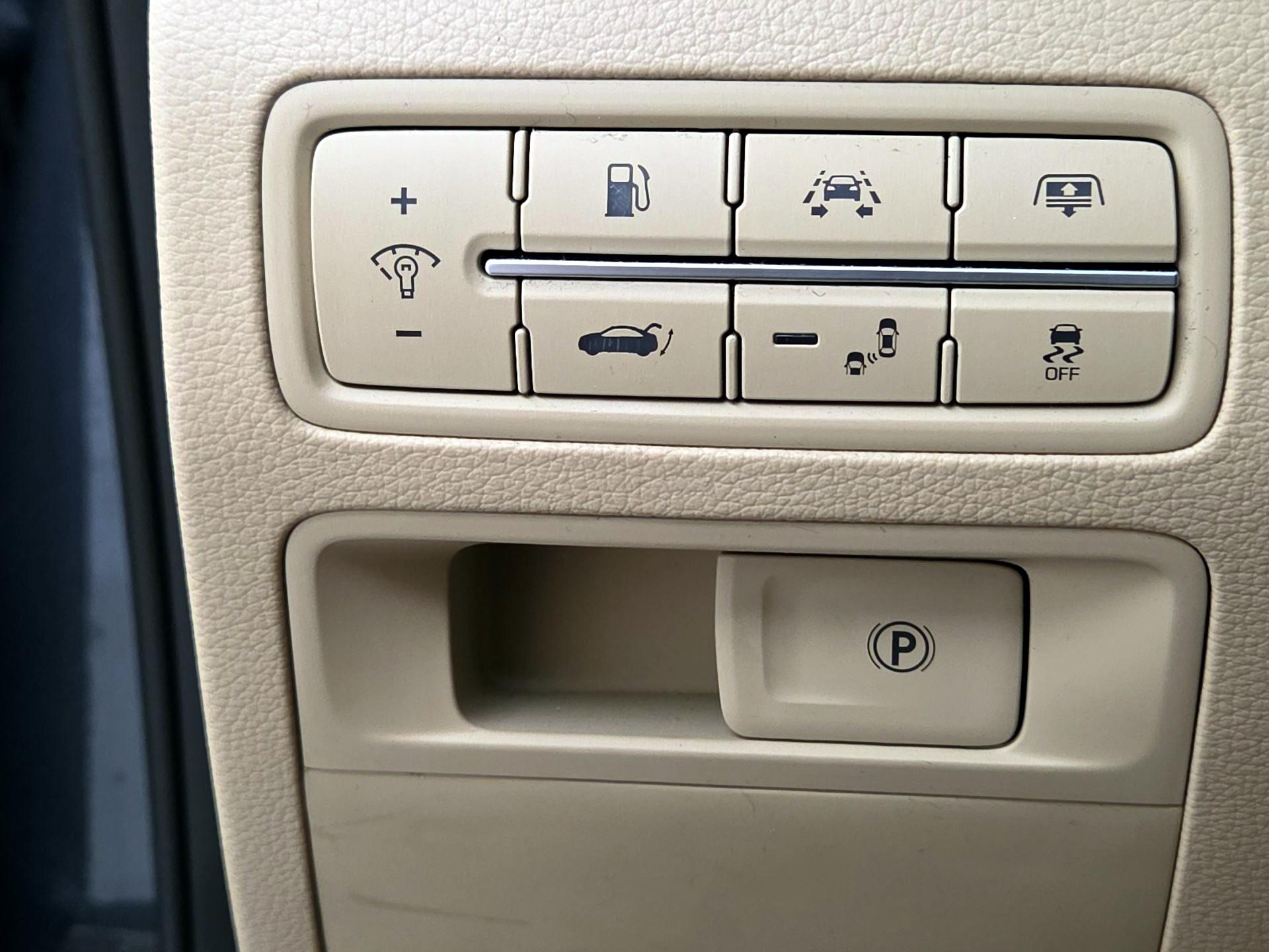 Thumbnail: 2018 Genesis G80 - 13