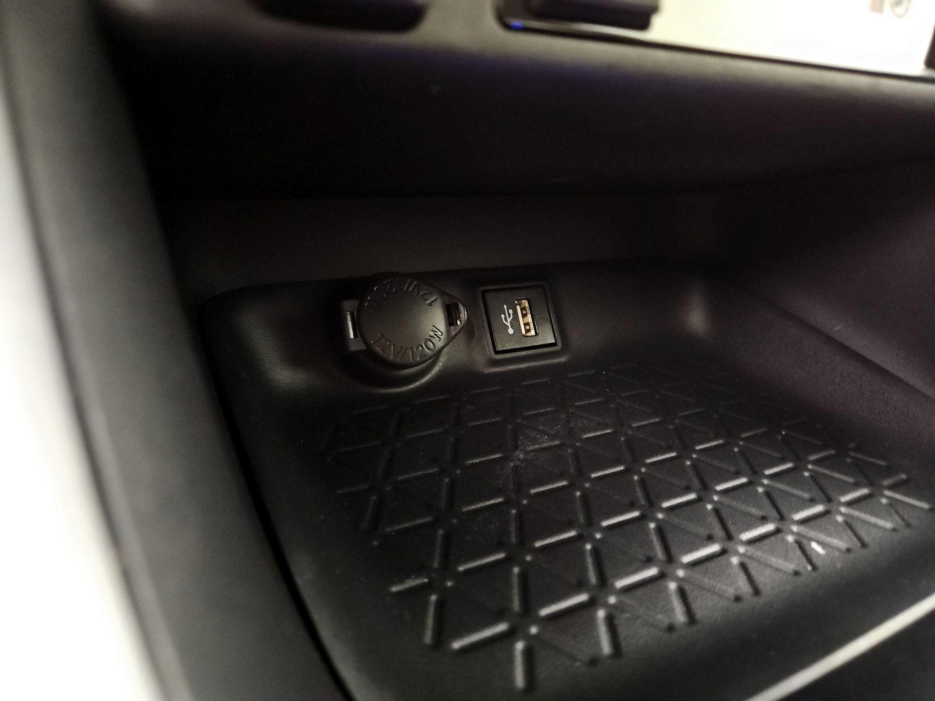 Thumbnail: 2024 Toyota RAV4 - 18