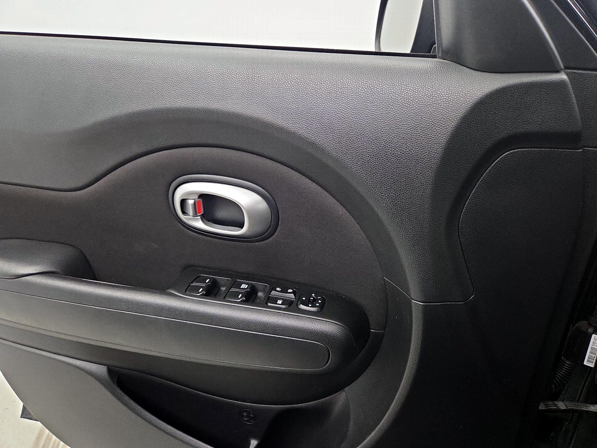 Thumbnail: 2016 Kia Soul - 12