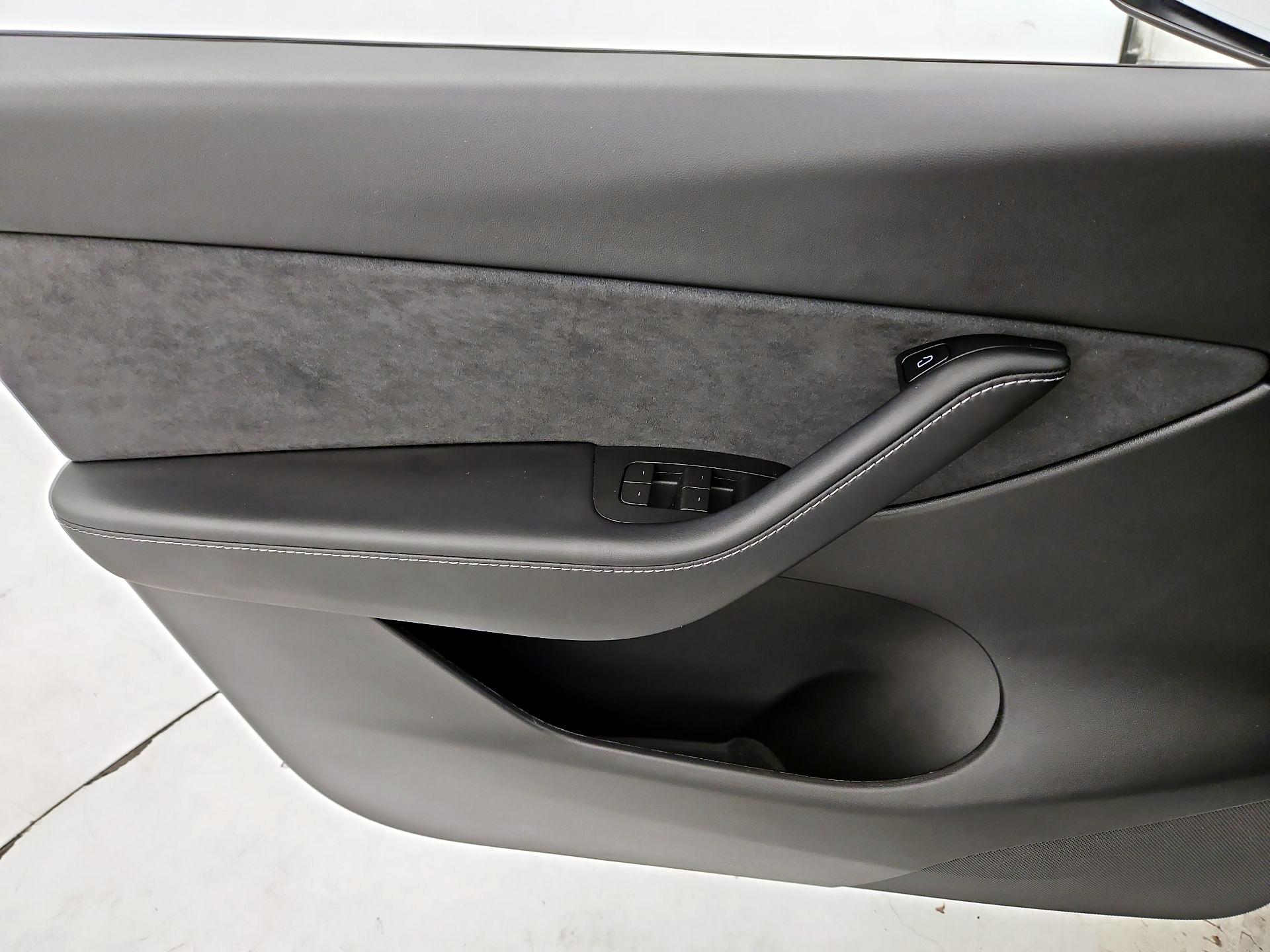 Thumbnail: 2022 Tesla Model Y - 12