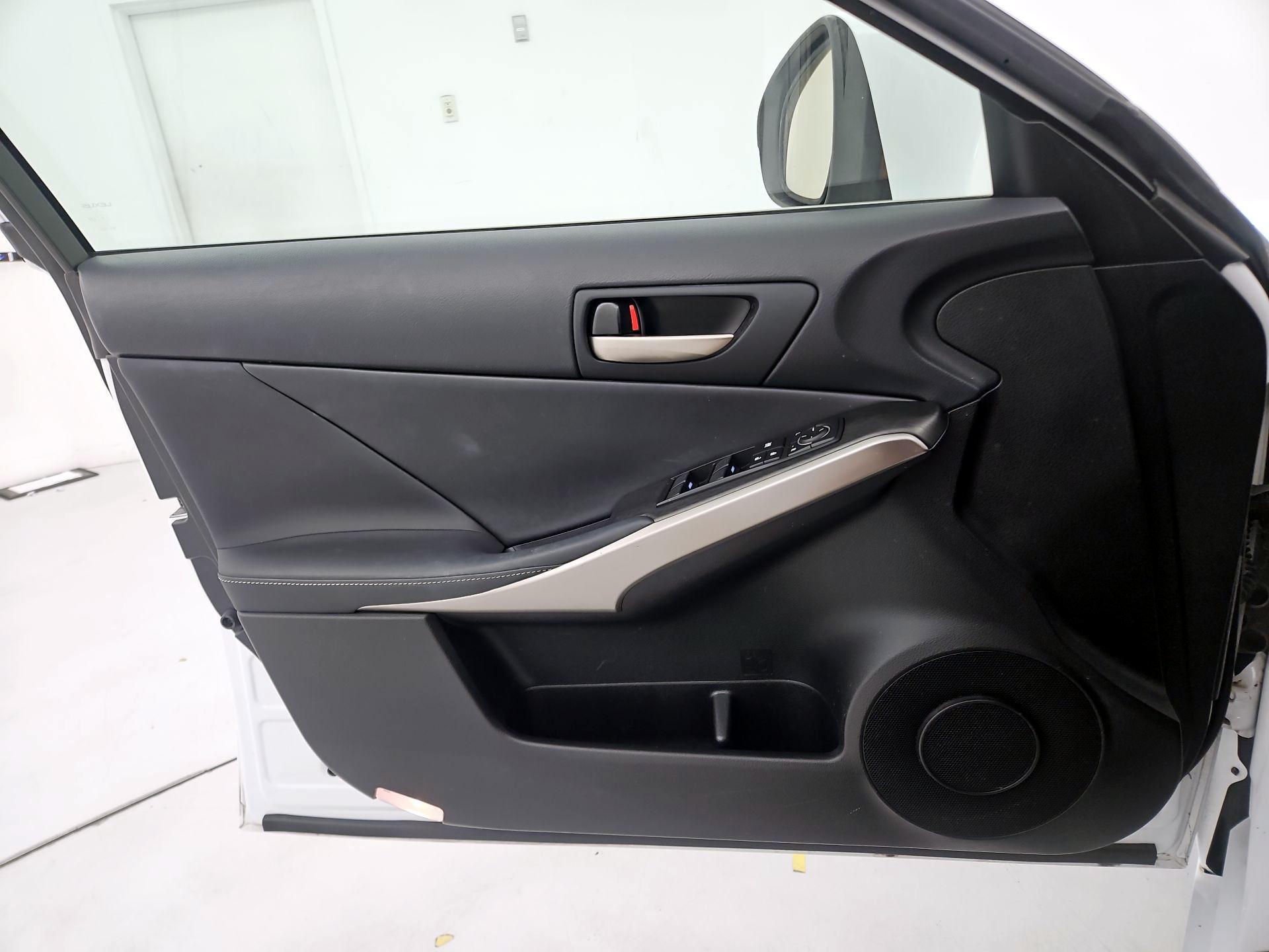 Thumbnail: 2019 Lexus IS - 12