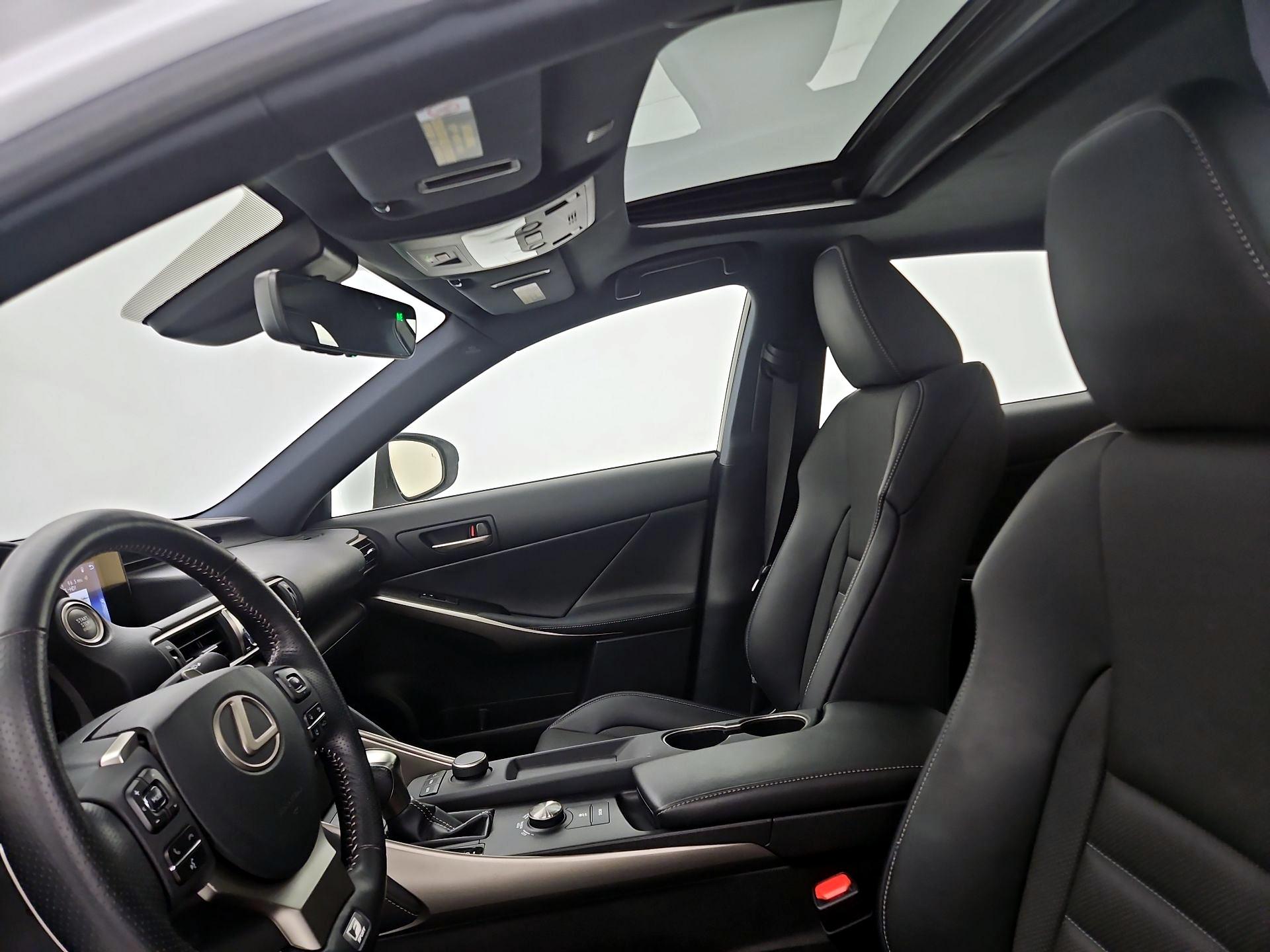 Thumbnail: 2019 Lexus IS - 19