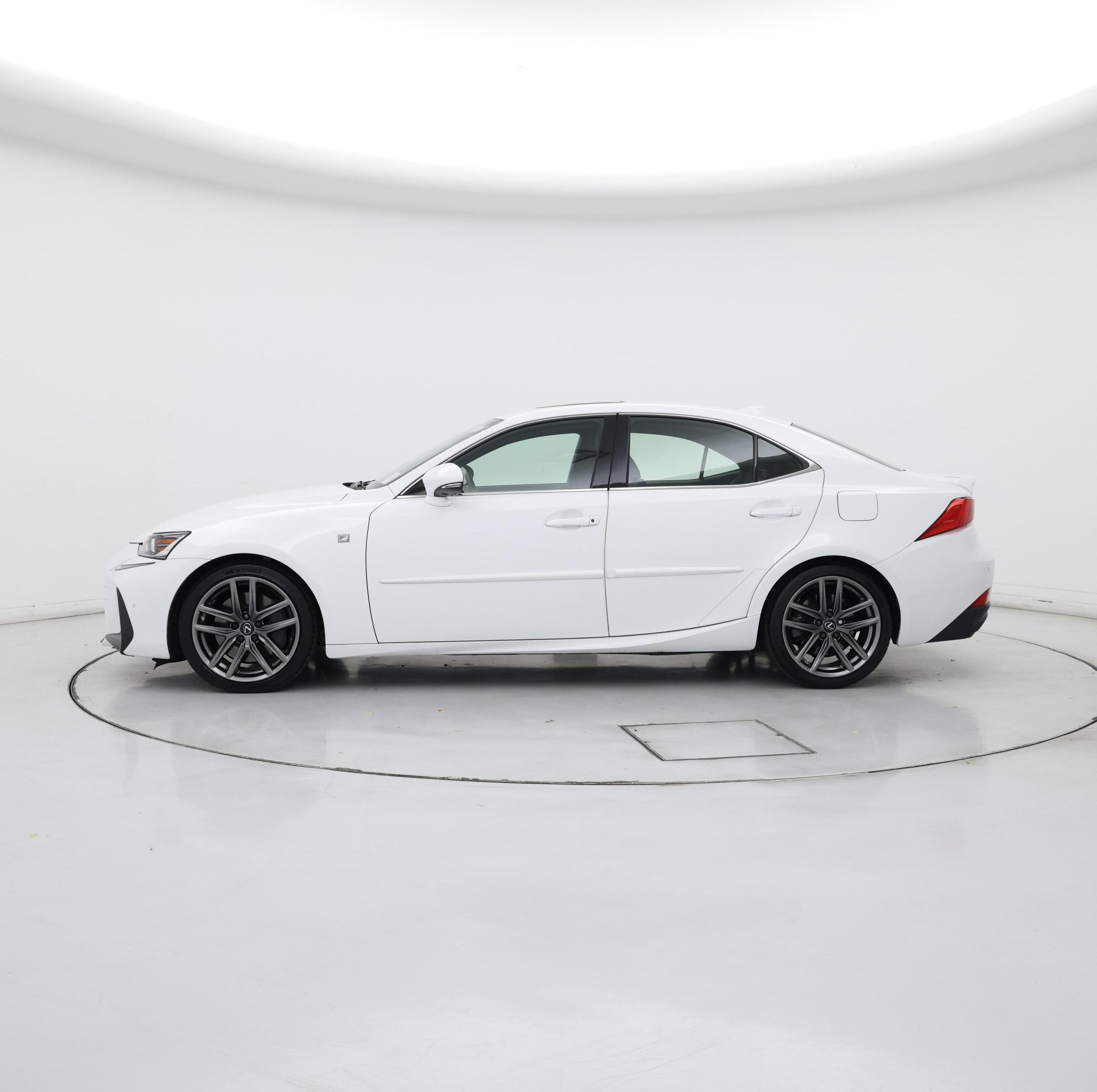 Thumbnail: 2019 Lexus IS - 3