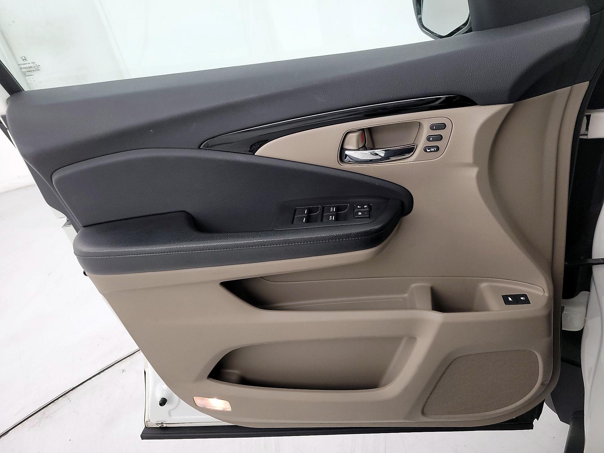 Thumbnail: 2016 Honda Pilot - 12