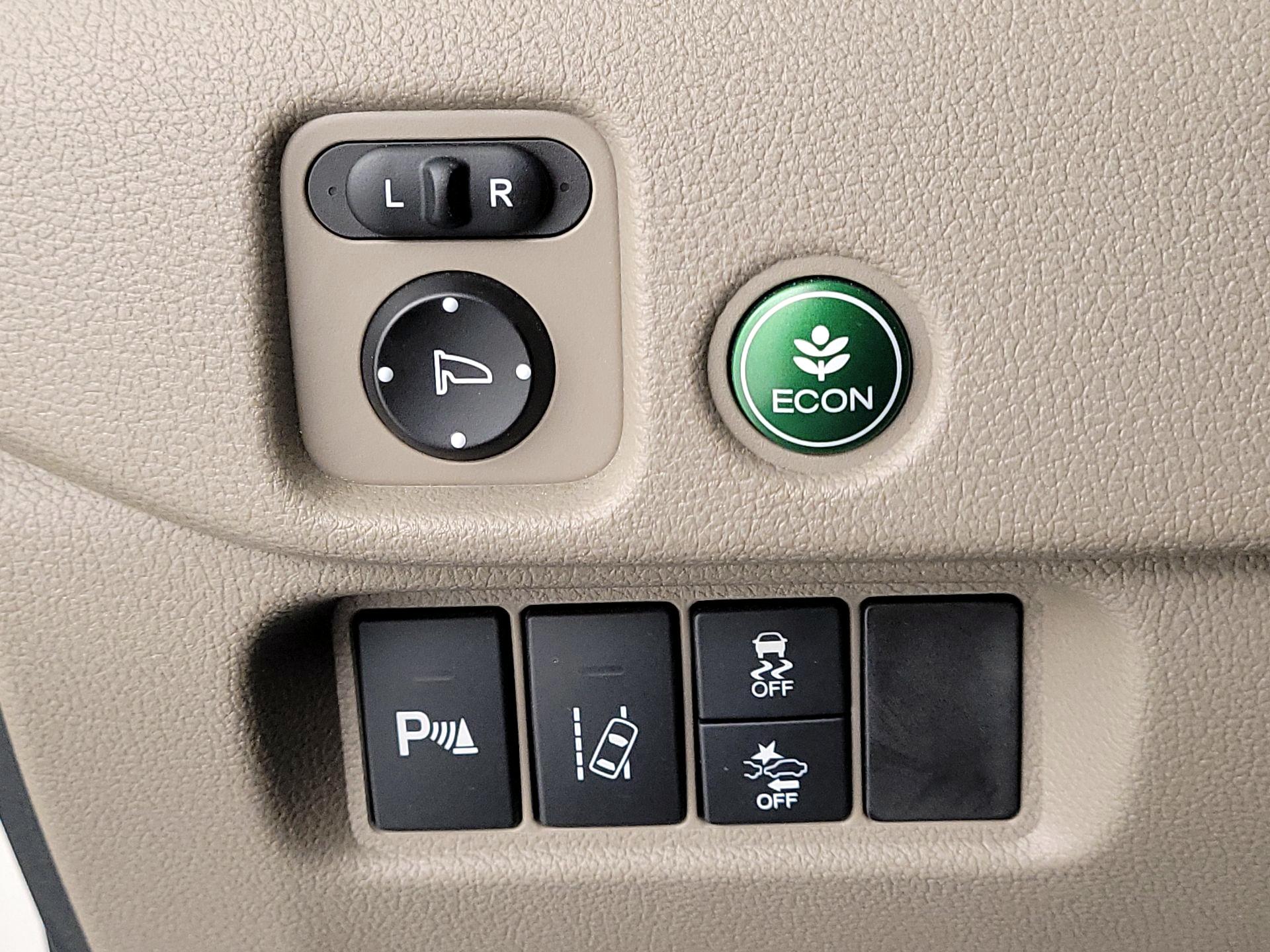 Thumbnail: 2016 Honda Pilot - 13