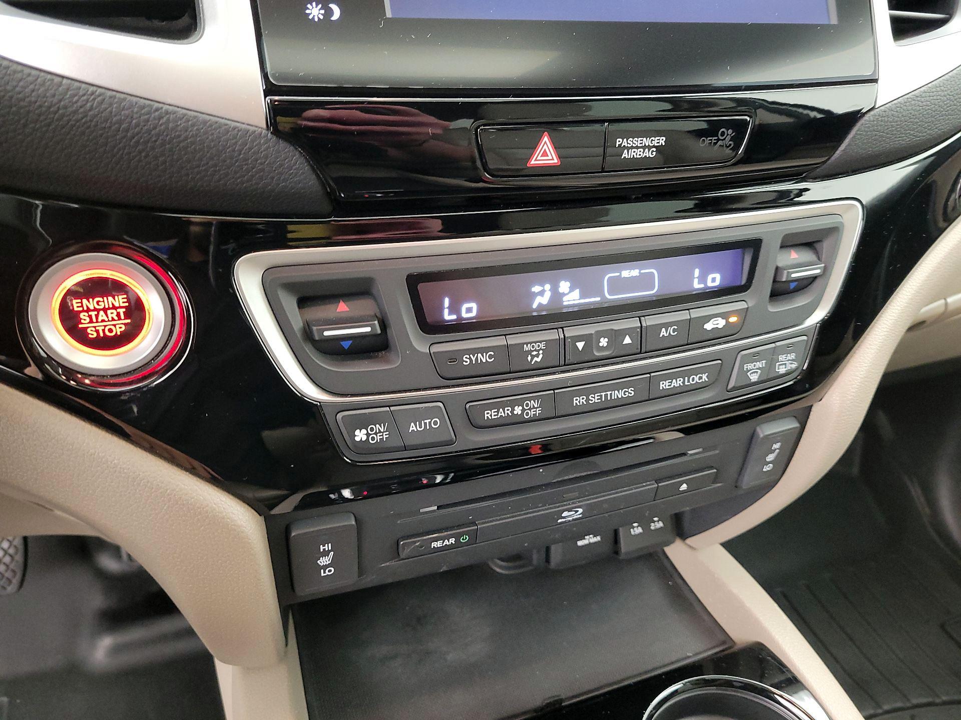 Thumbnail: 2016 Honda Pilot - 17