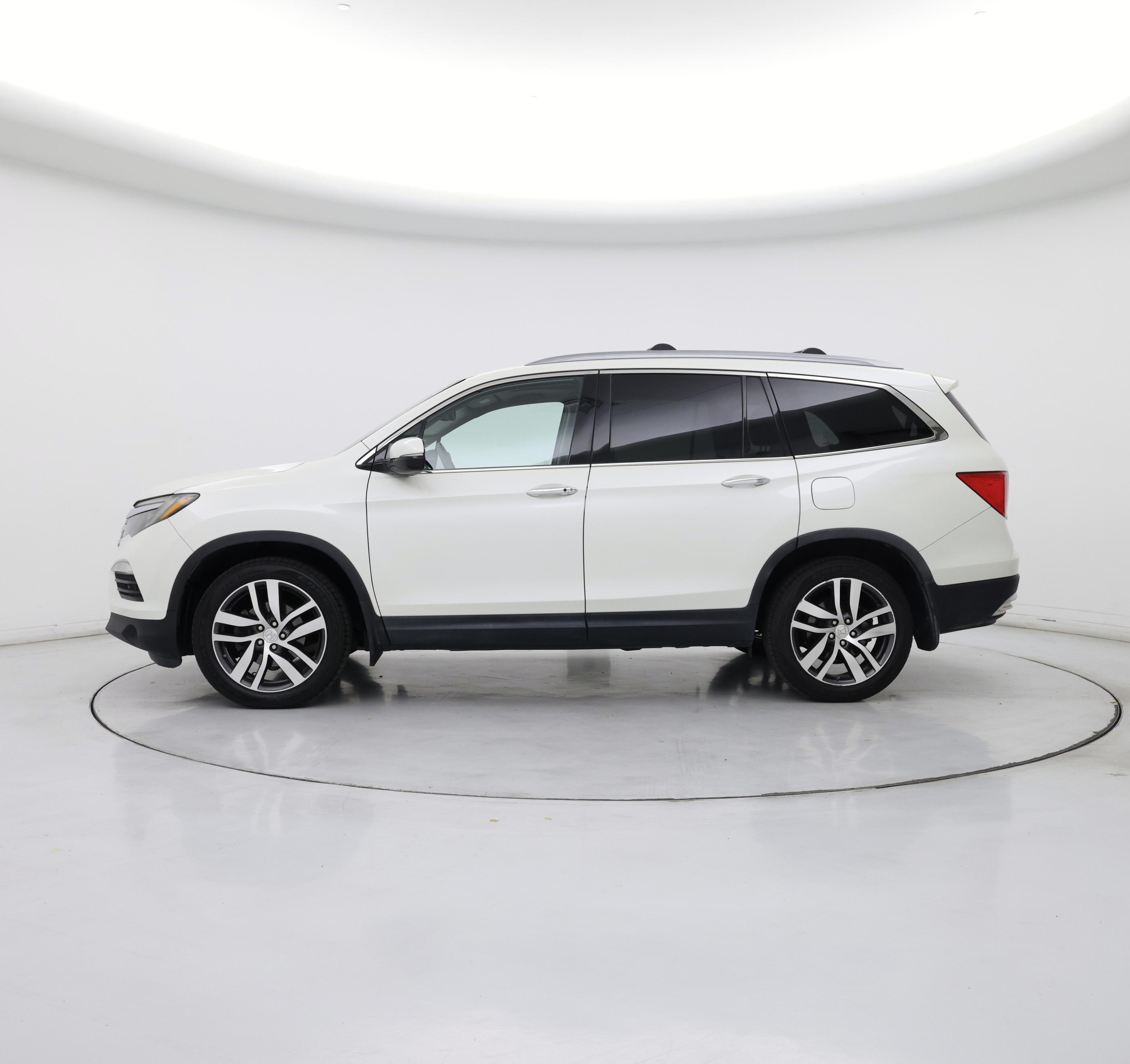 Thumbnail: 2016 Honda Pilot - 3