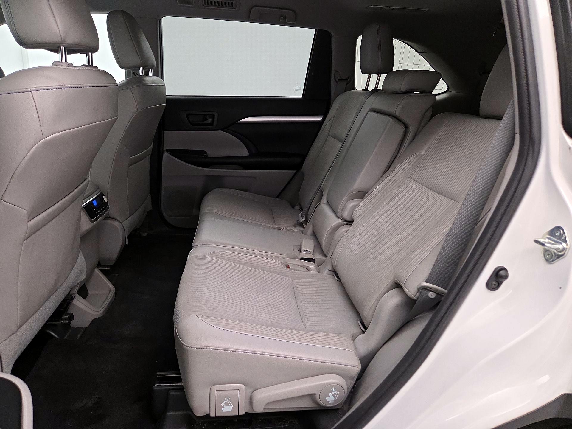 Thumbnail: 2019 Toyota Highlander - 19