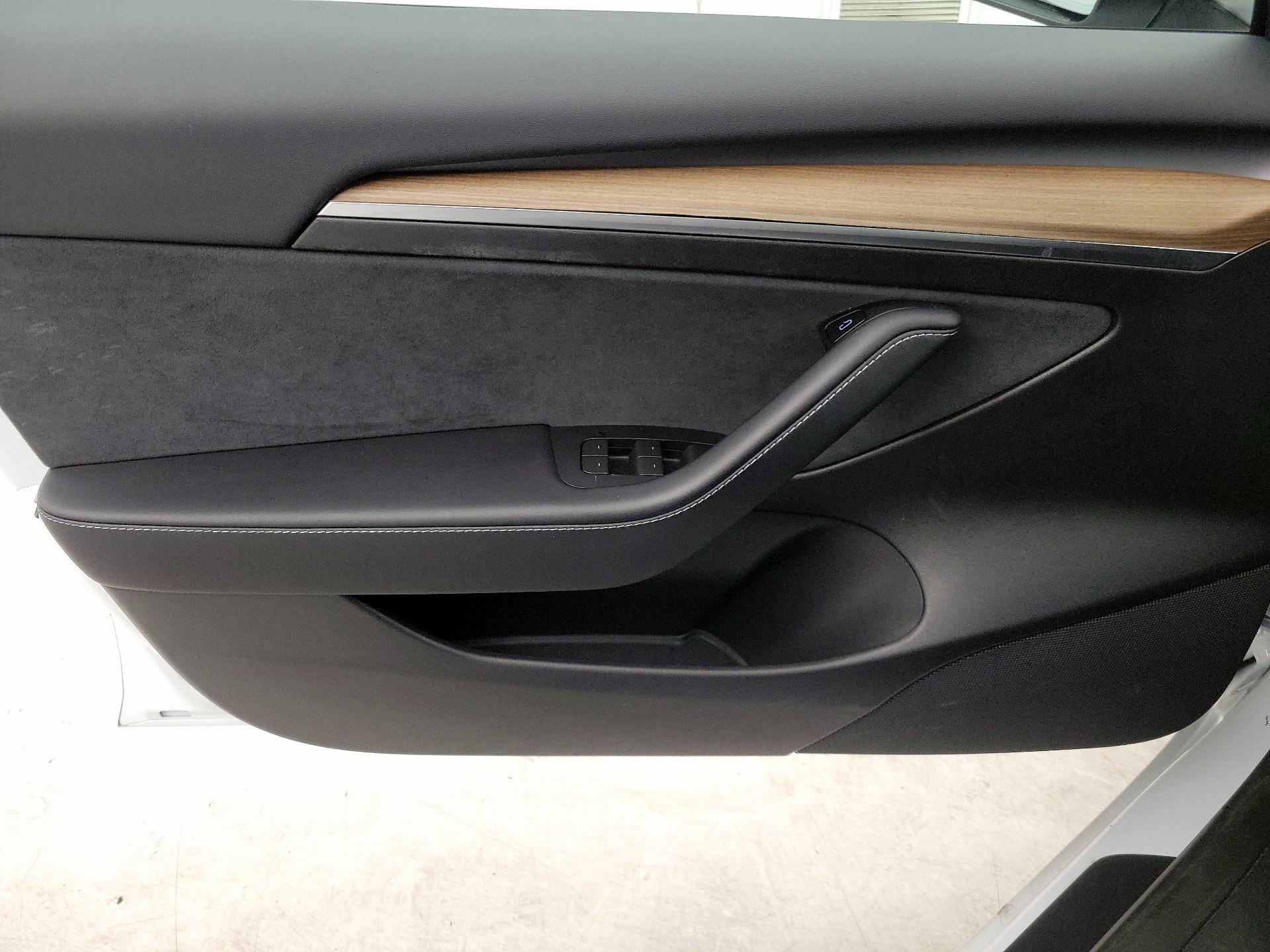 Thumbnail: 2022 Tesla Model 3 - 12