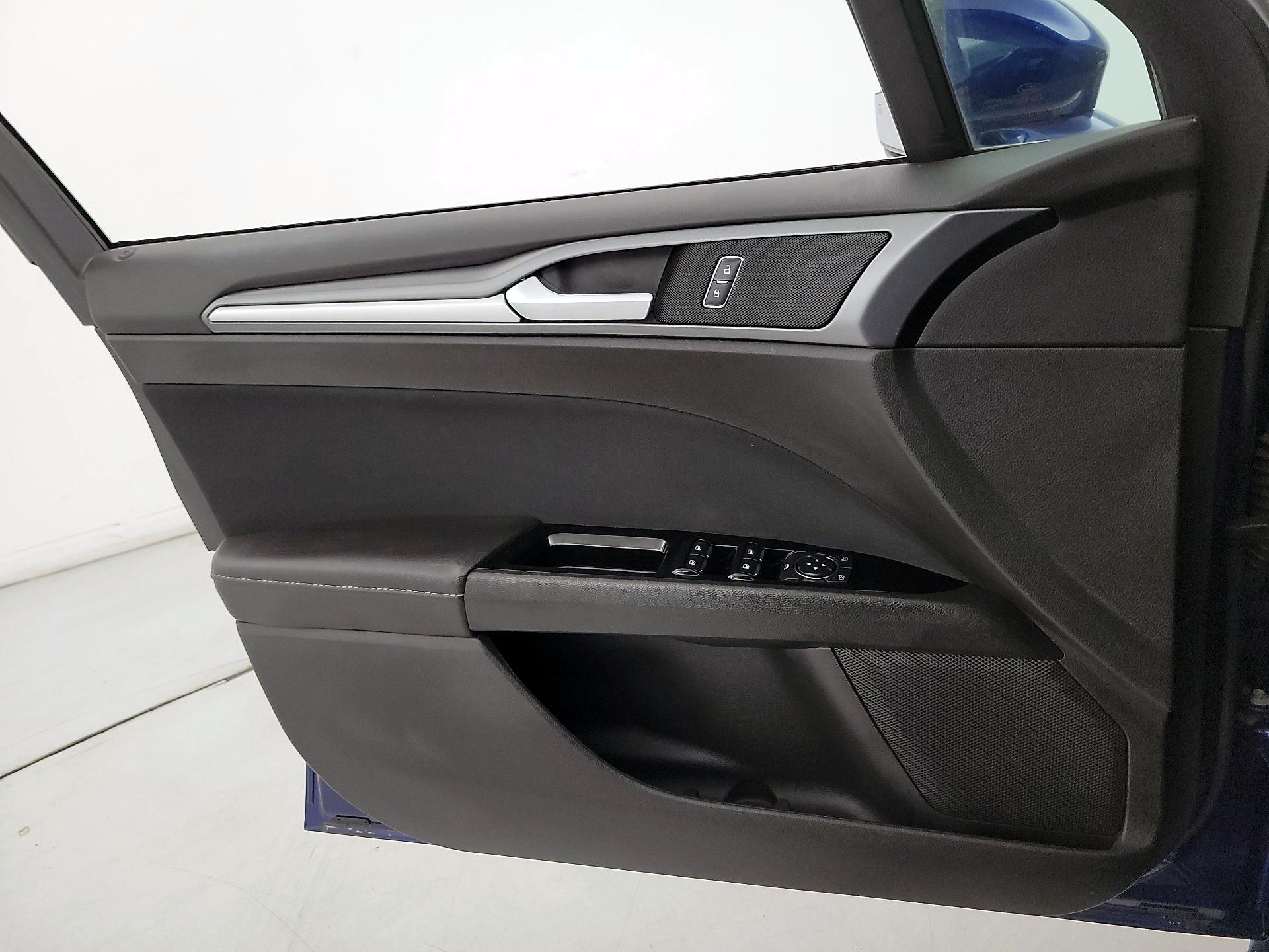 Thumbnail: 2015 Ford Fusion - 12