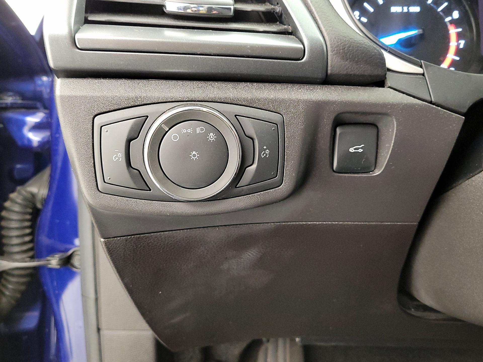 Thumbnail: 2015 Ford Fusion - 13