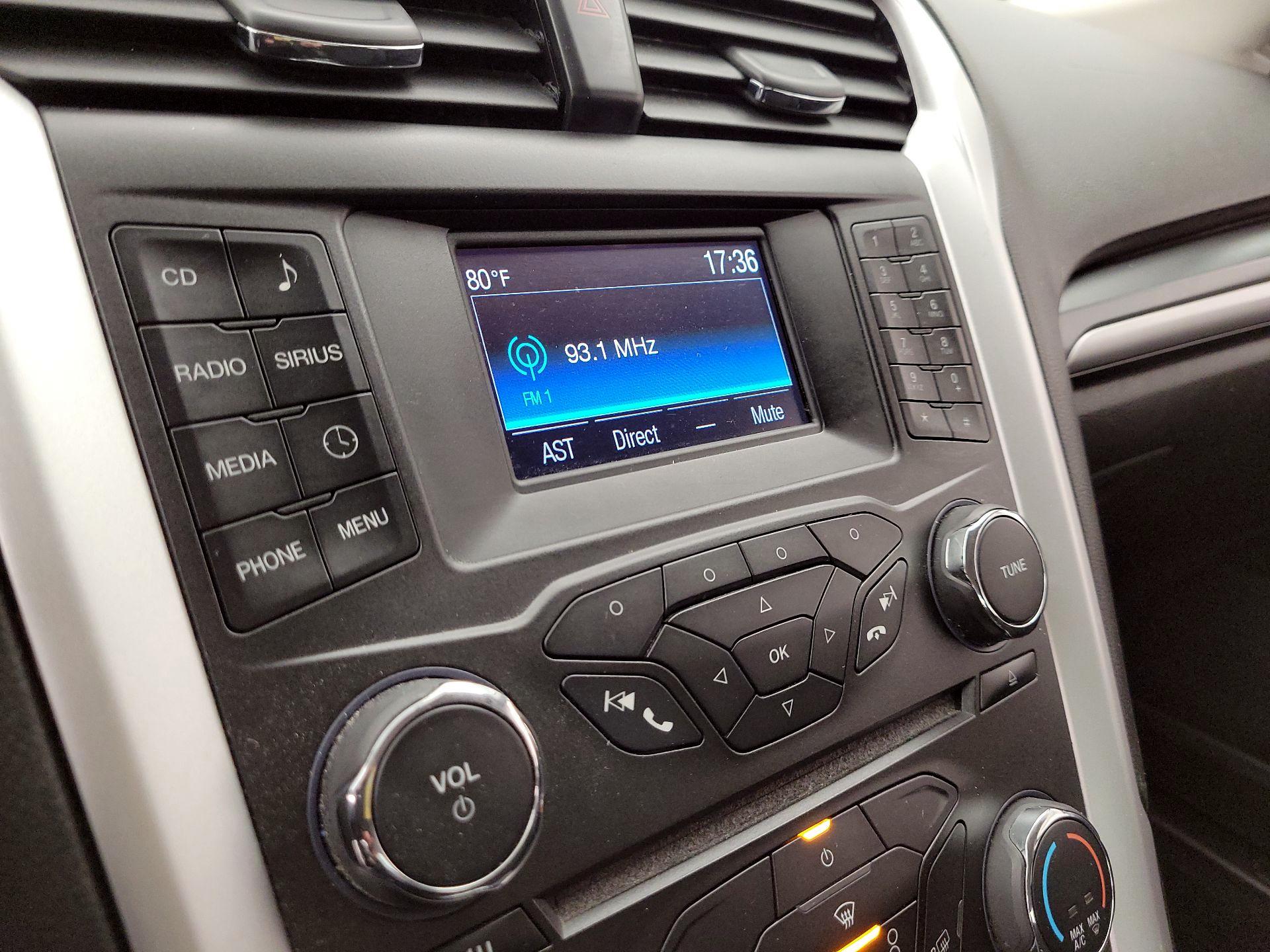 Thumbnail: 2015 Ford Fusion - 15