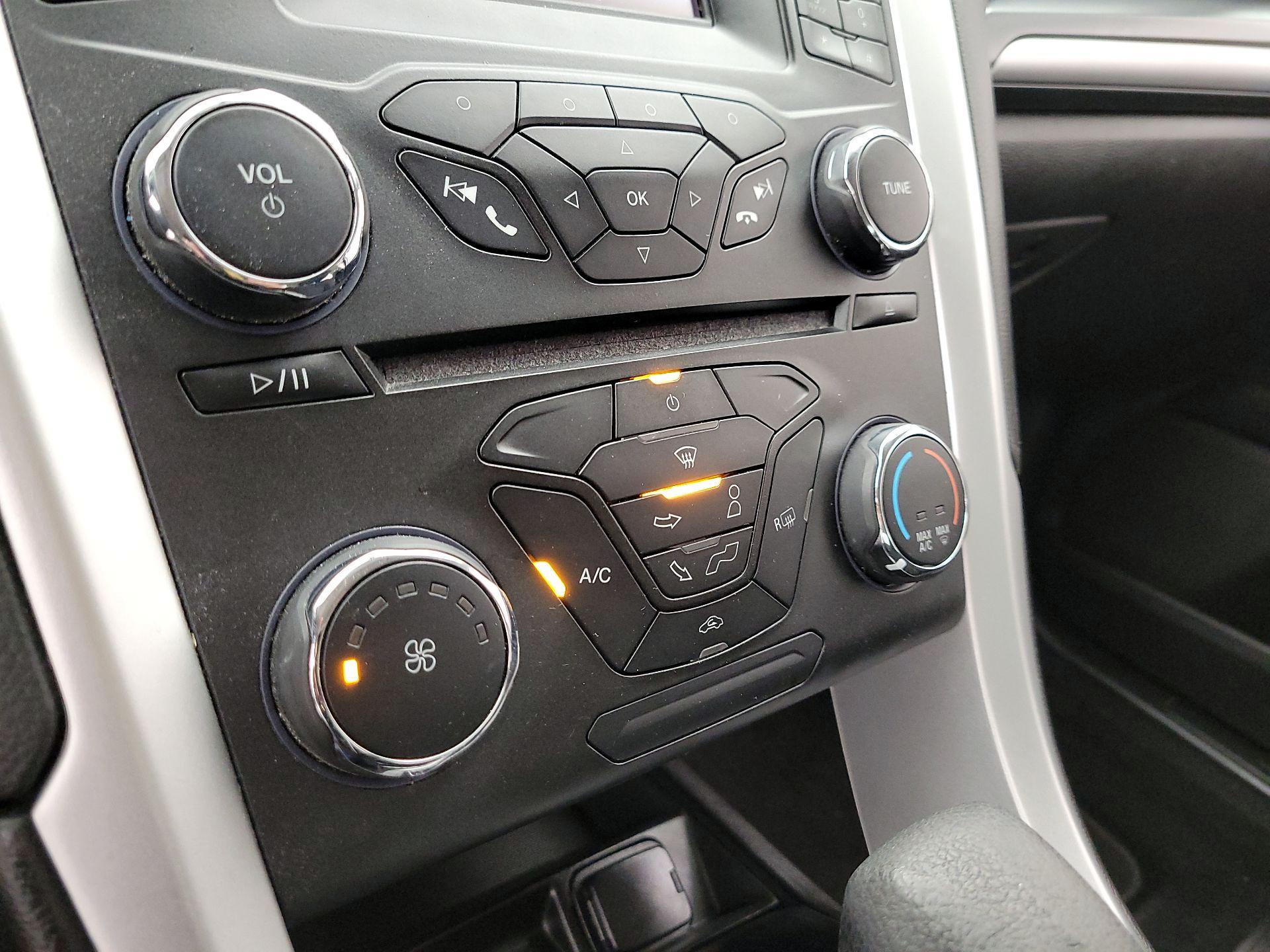 Thumbnail: 2015 Ford Fusion - 16