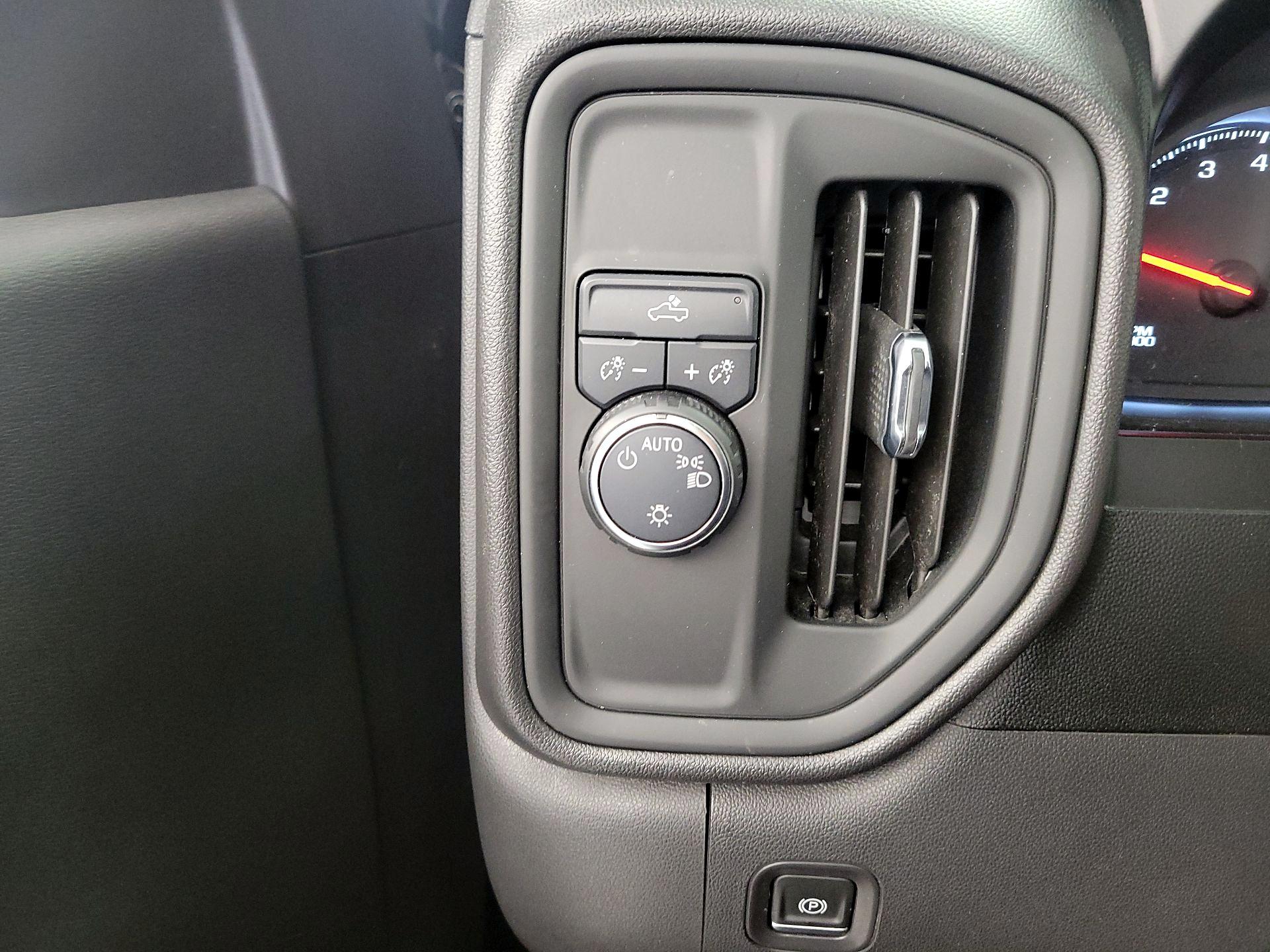 Thumbnail: 2021 Chevrolet Silverado 1500 - 13