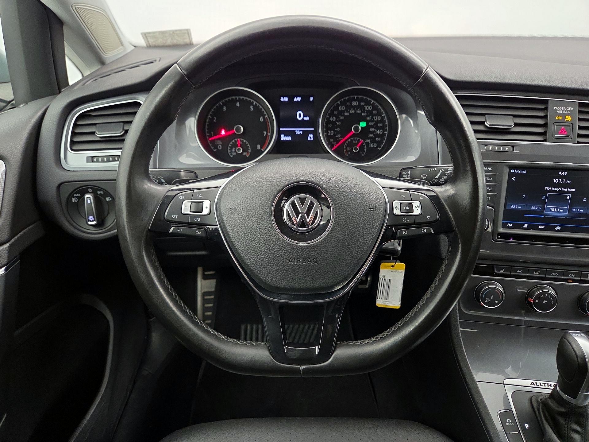 Thumbnail: 2017 Volkswagen Golf - 10