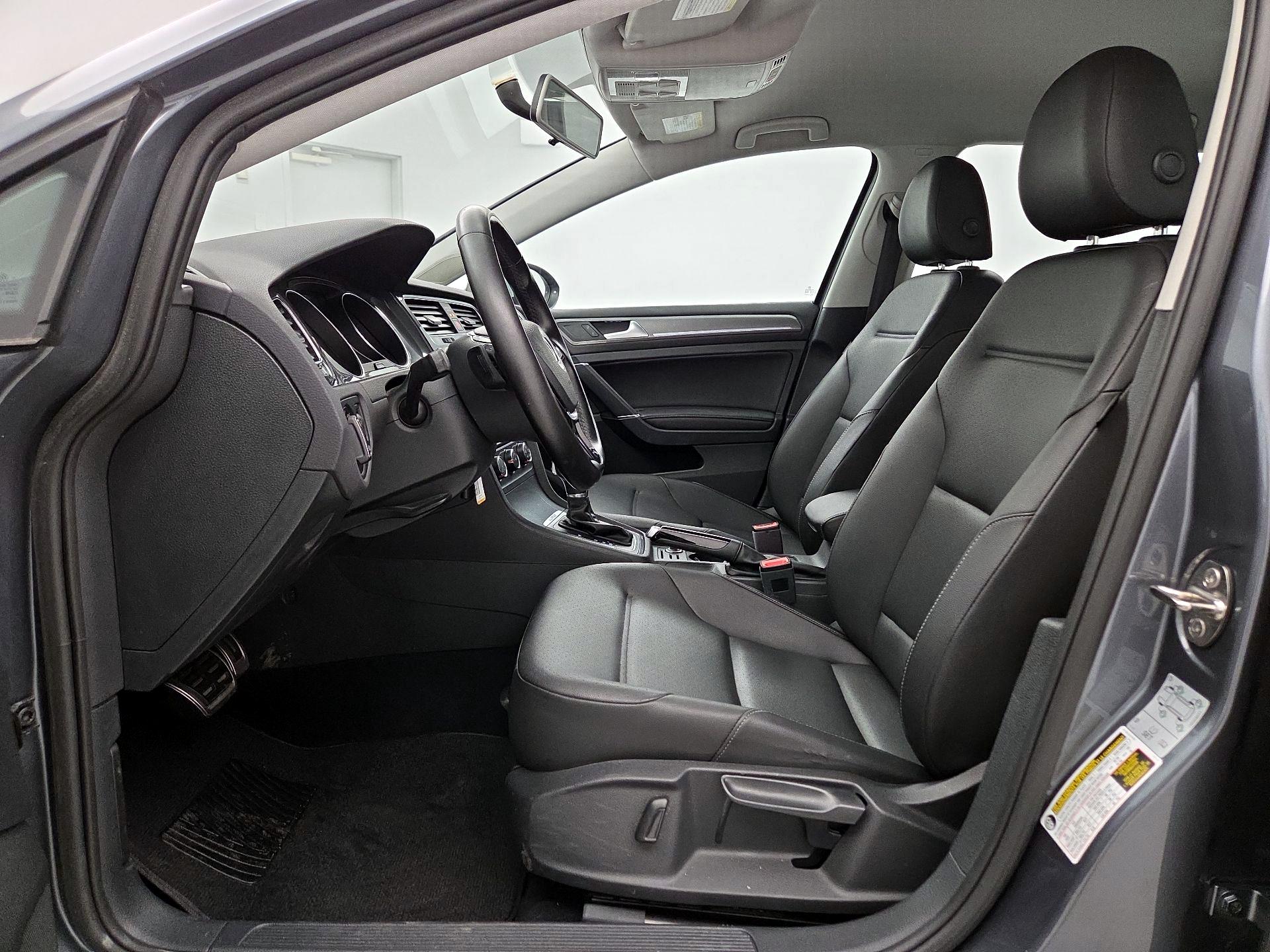 Thumbnail: 2017 Volkswagen Golf - 11