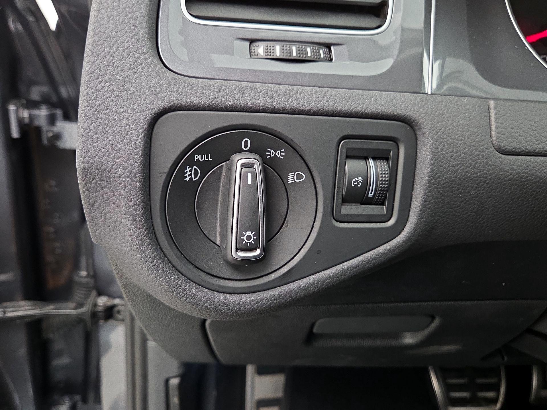 Thumbnail: 2017 Volkswagen Golf - 13