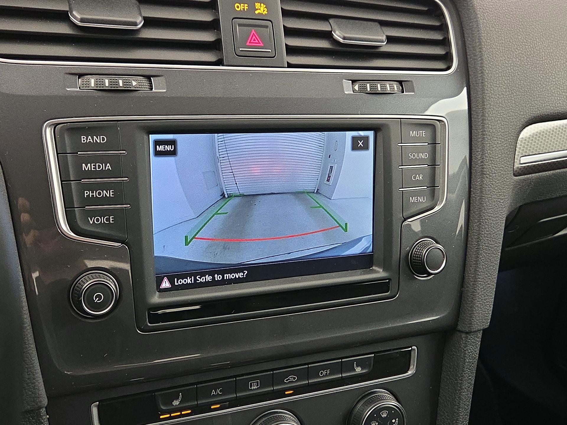 Thumbnail: 2017 Volkswagen Golf - 14