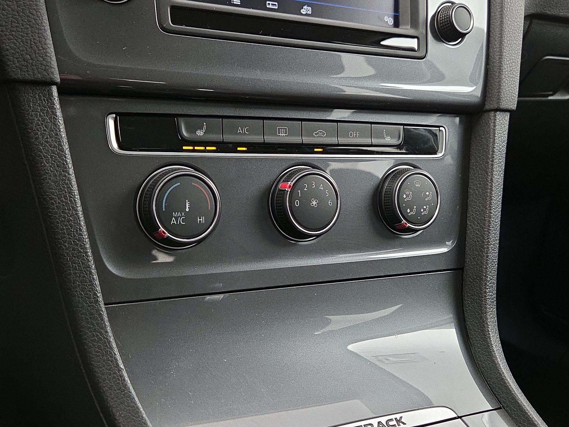 Thumbnail: 2017 Volkswagen Golf - 16