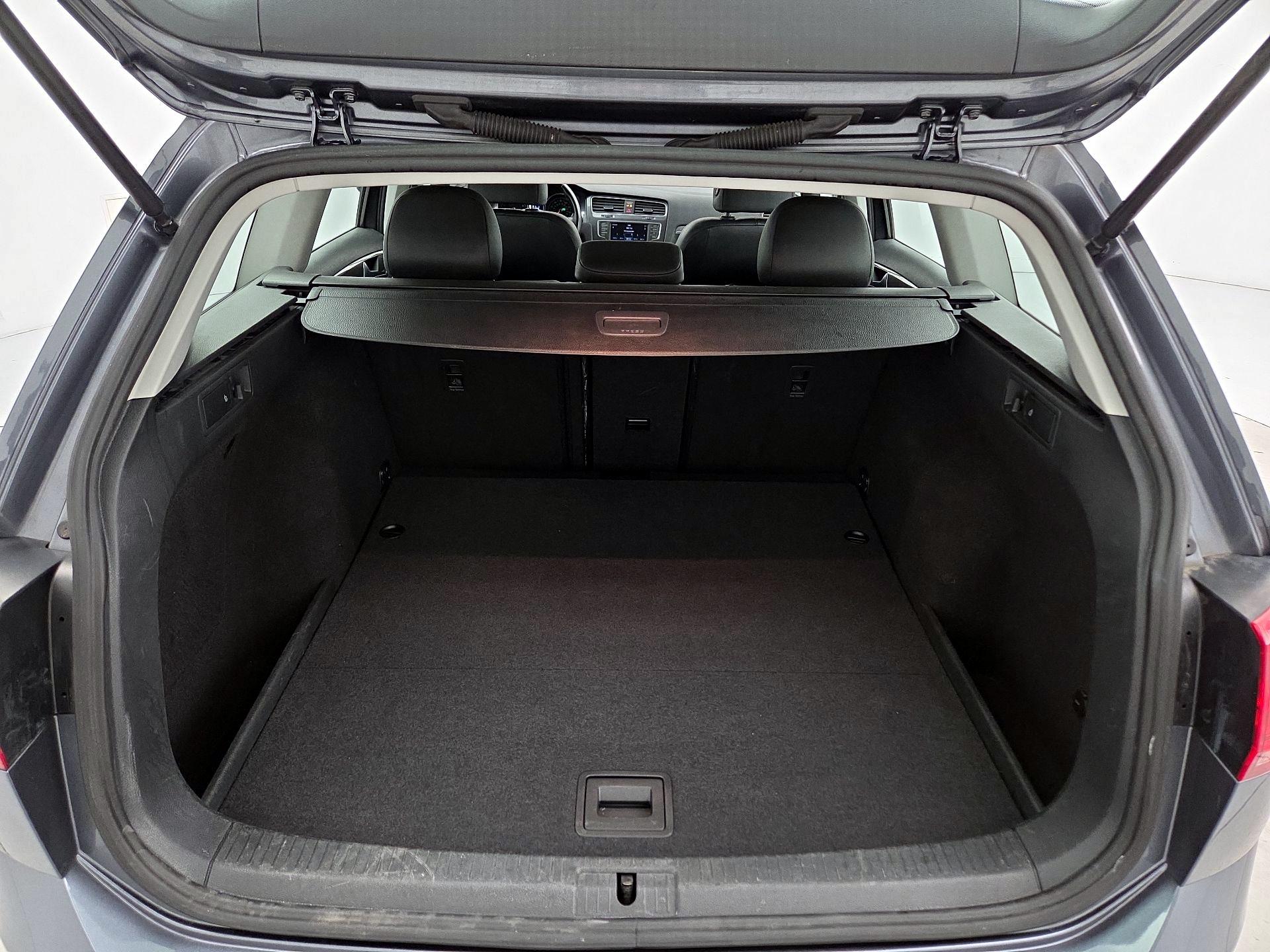 Thumbnail: 2017 Volkswagen Golf - 20