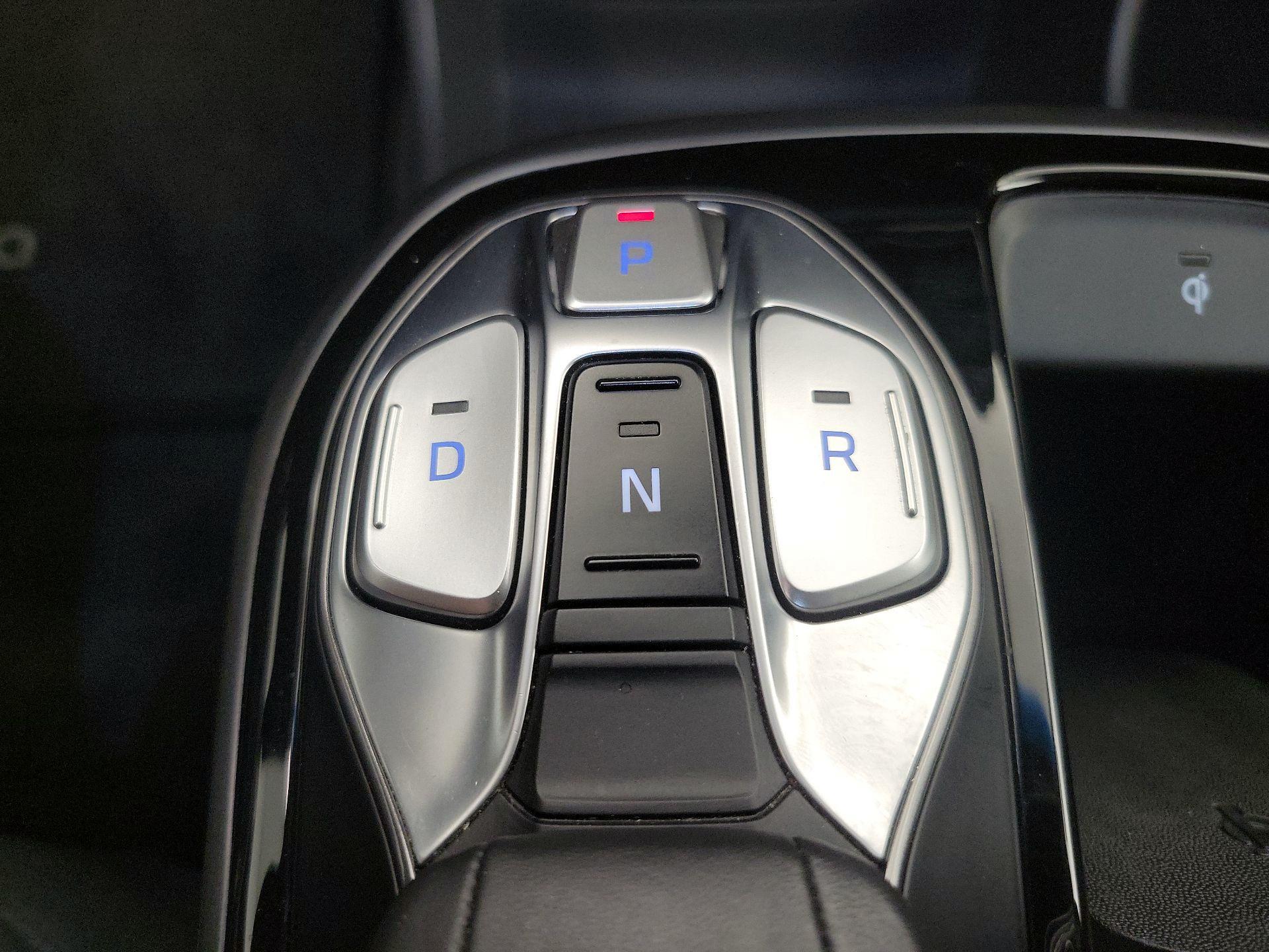 Thumbnail: 2020 Hyundai Ioniq - 18