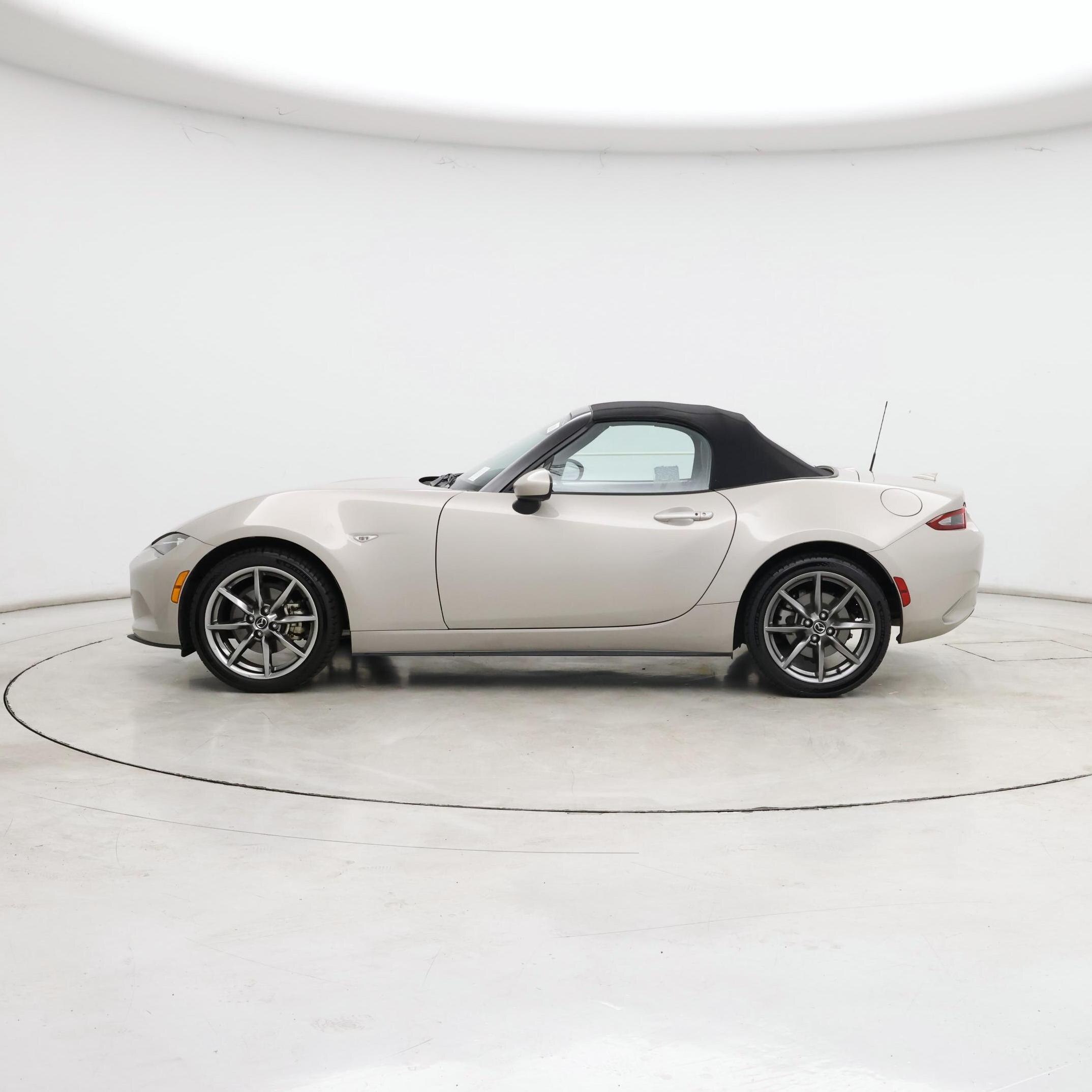 Thumbnail: 2022 Mazda MX-5 Miata - 3