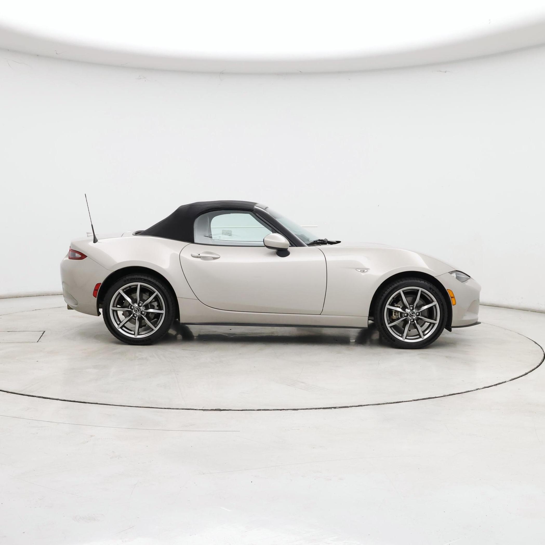 Thumbnail: 2022 Mazda MX-5 Miata - 7