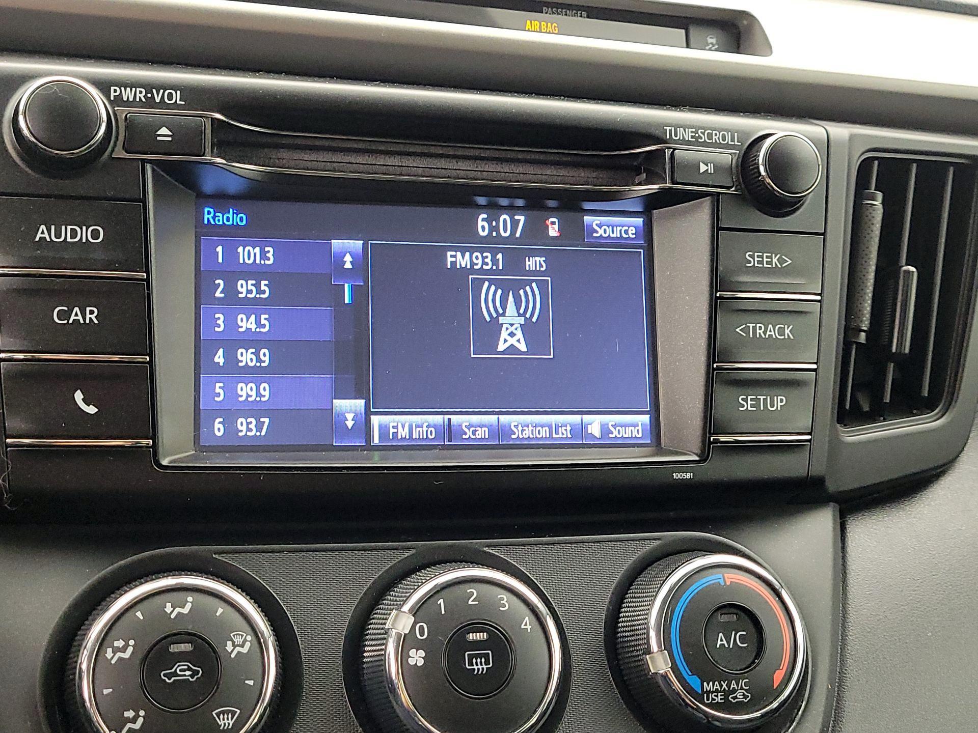 Thumbnail: 2016 Toyota RAV4 - 15