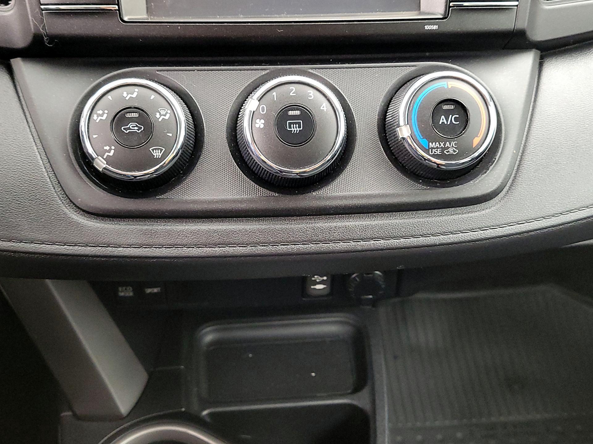 Thumbnail: 2016 Toyota RAV4 - 16