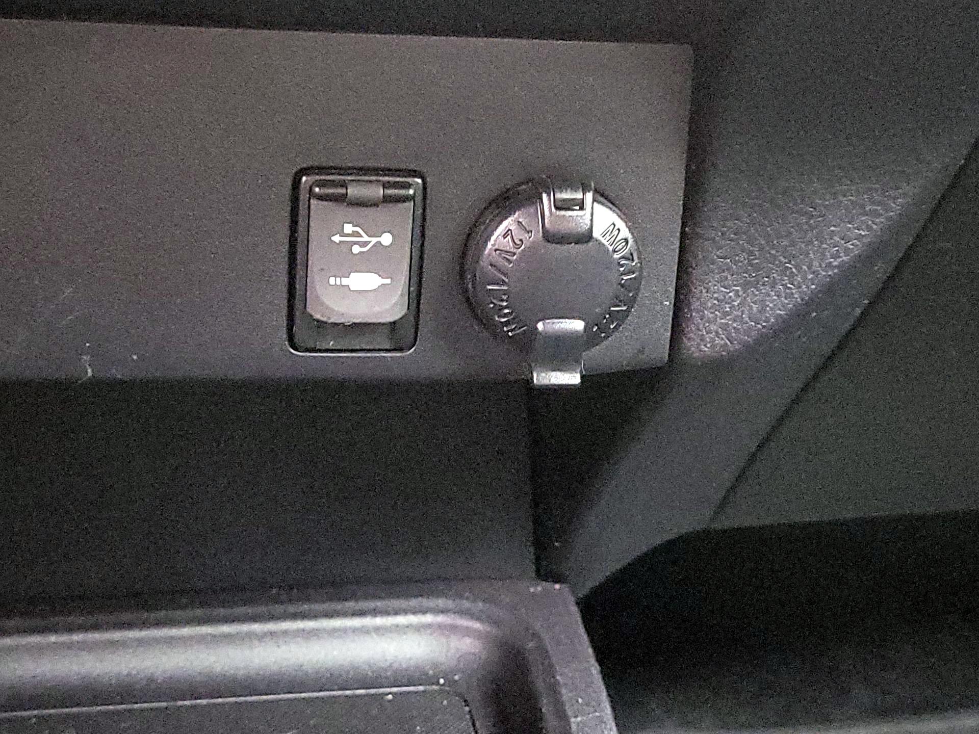 Thumbnail: 2016 Toyota RAV4 - 18