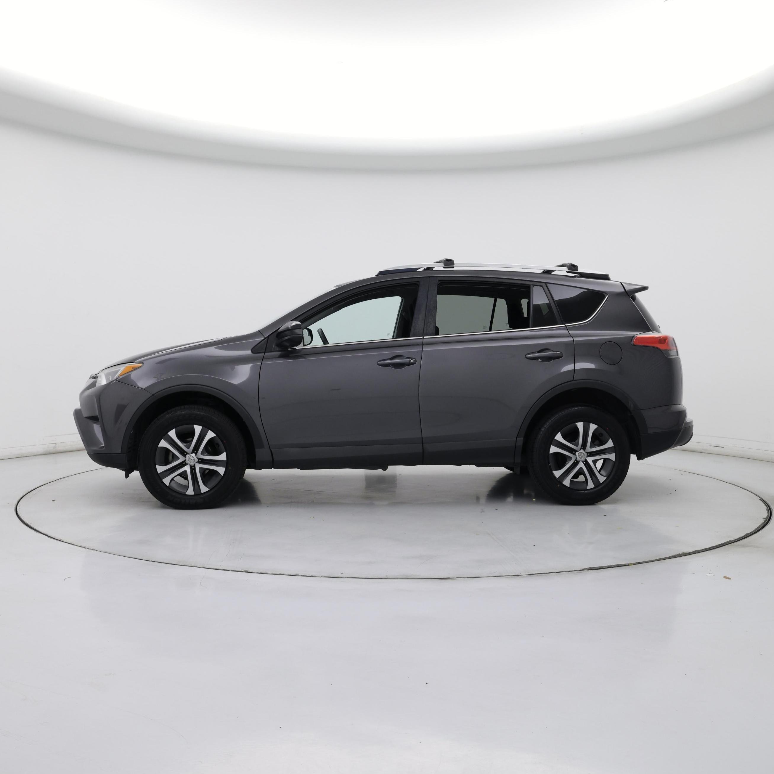 Thumbnail: 2016 Toyota RAV4 - 3