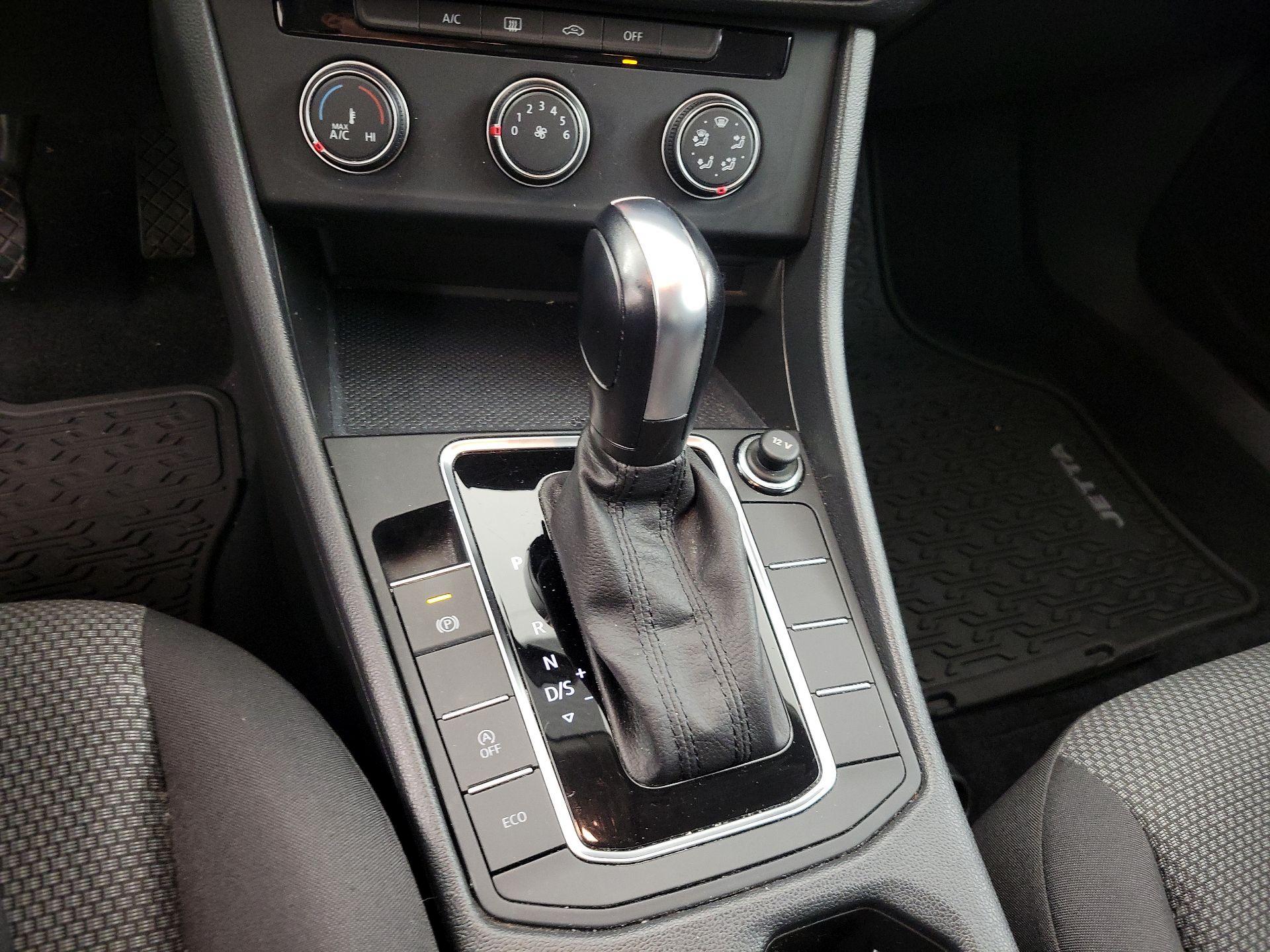 Thumbnail: 2021 Volkswagen Jetta - 17