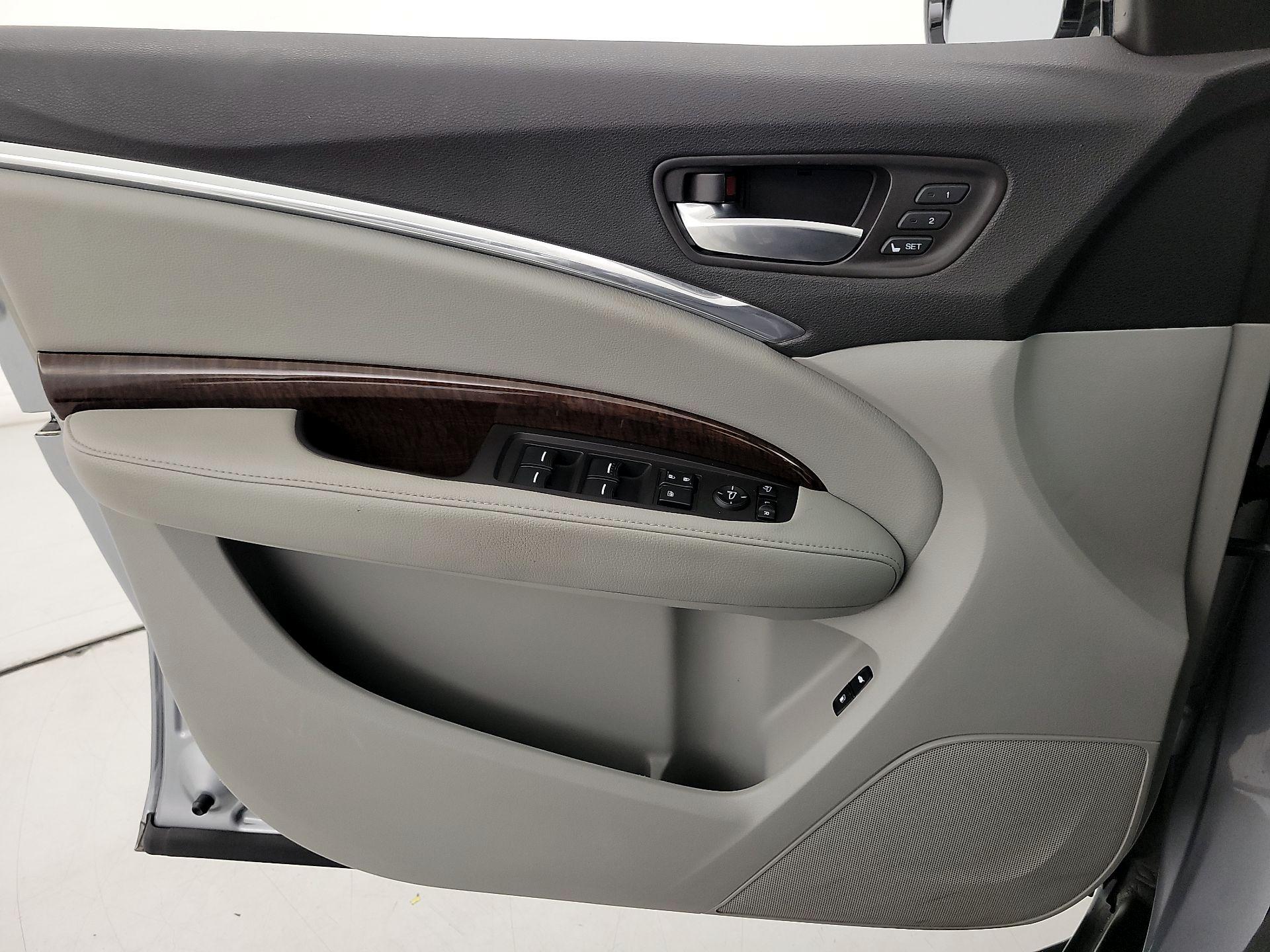 Thumbnail: 2017 Acura MDX - 12