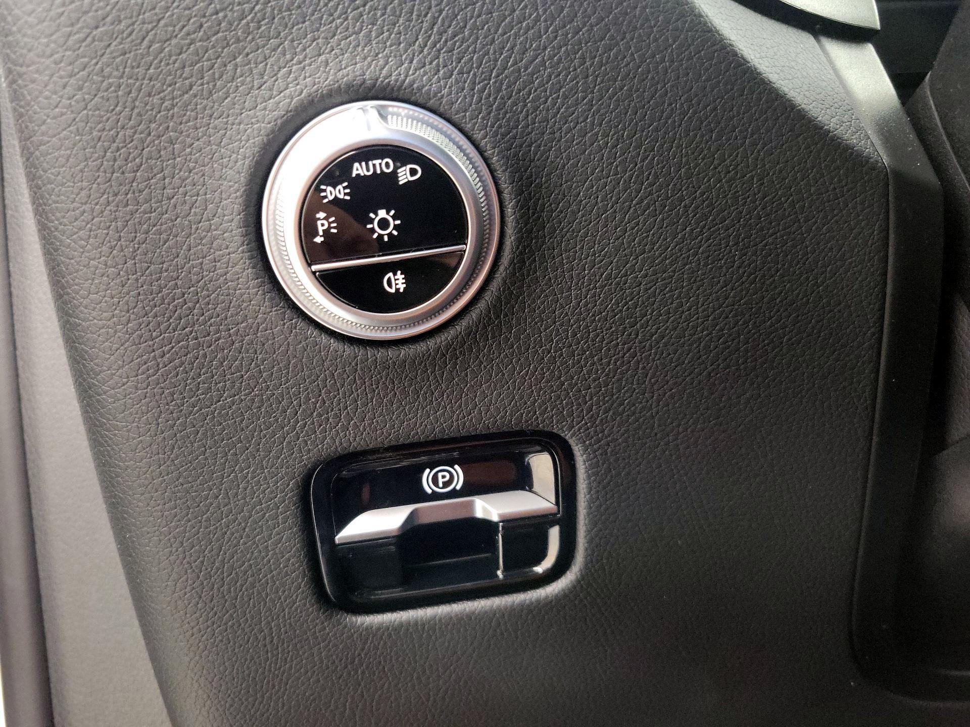 Thumbnail: 2024 Mercedes-Benz GLC - 13